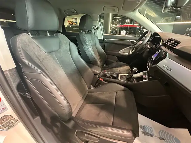 Audi Q3 view 15