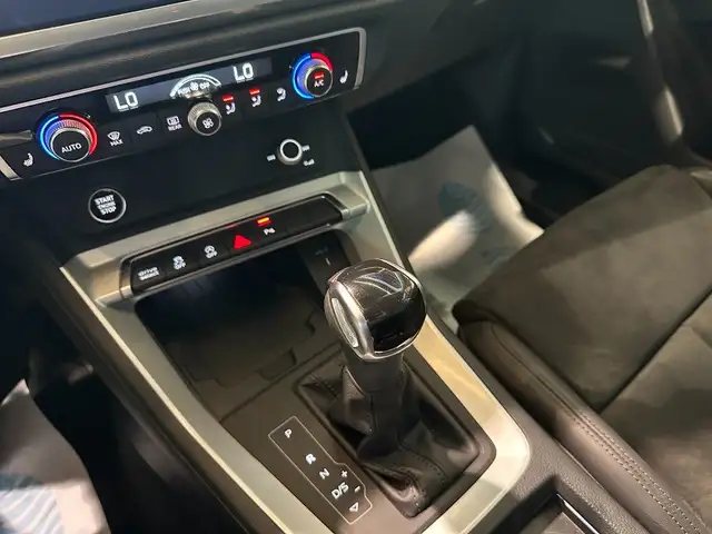 Audi Q3 view 14