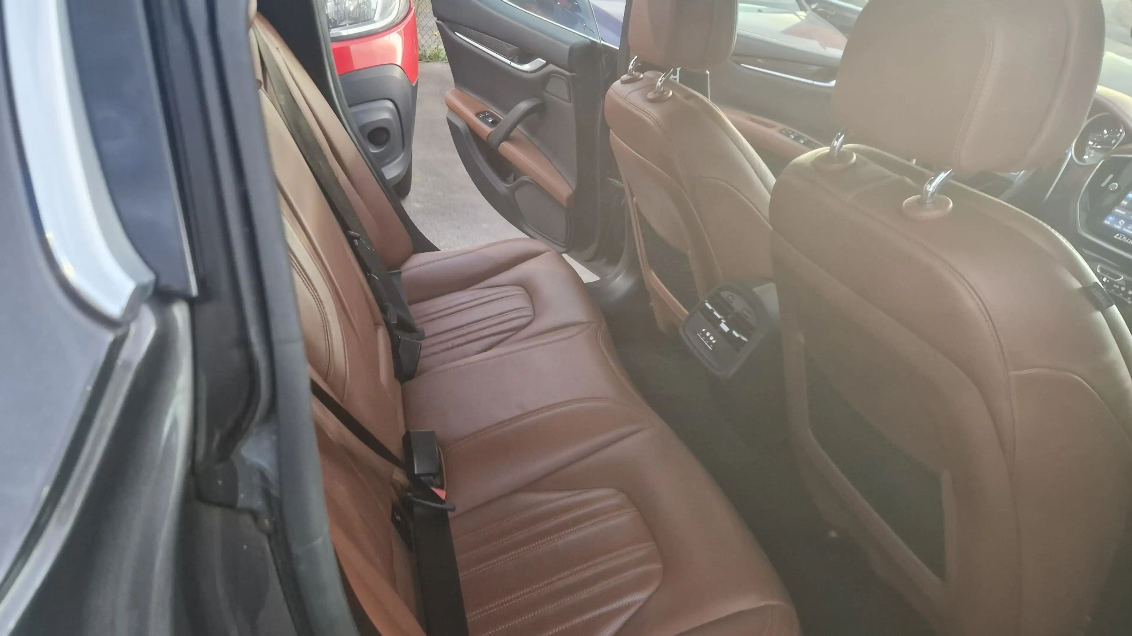 Maserati Ghibli Ghibli 3.0 D — photo 11