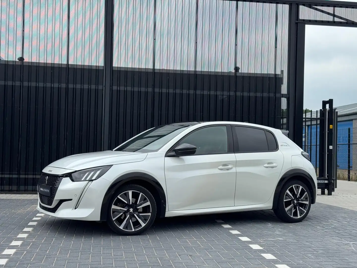 Peugeot 208 1.2 PureTech GT Line - 131PK - PANORAMADAK - AUTOM Wit - 2