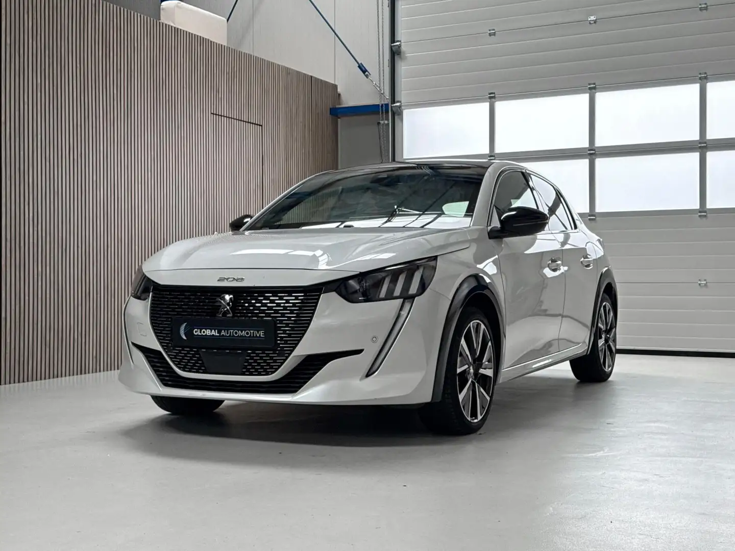 Peugeot 208 1.2 PureTech GT Line - 131PK - PANORAMADAK - AUTOM Wit - 1