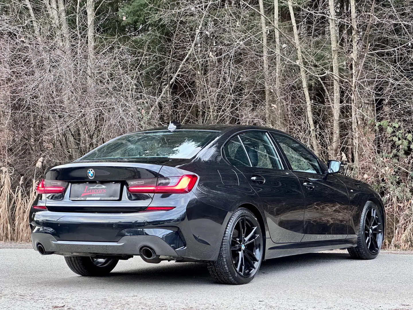 BMW 320 d xDrive M Sport Limo Aut. 1HAND*ALLBLACK*LED*4x4* Schwarz - 2