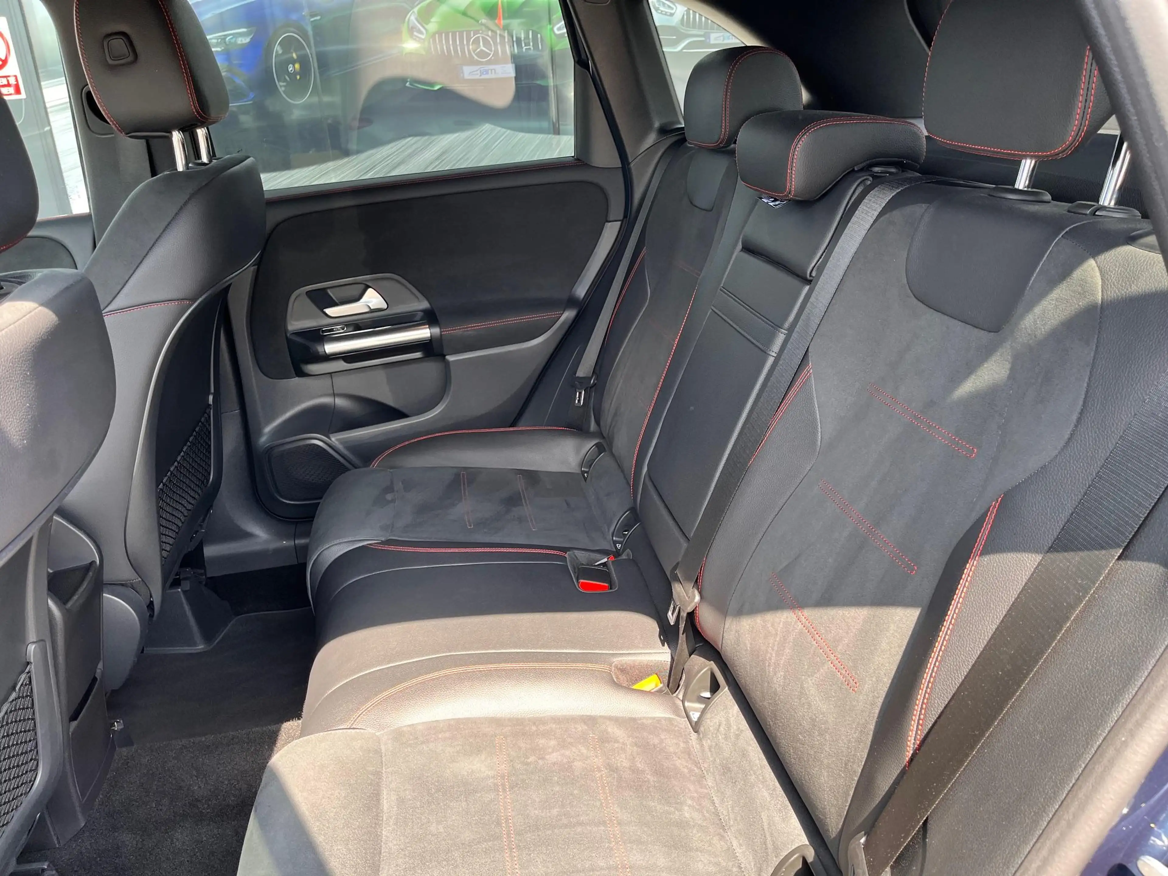 Mercedes-Benz B 220 B 4MATIC AMG — photo 10