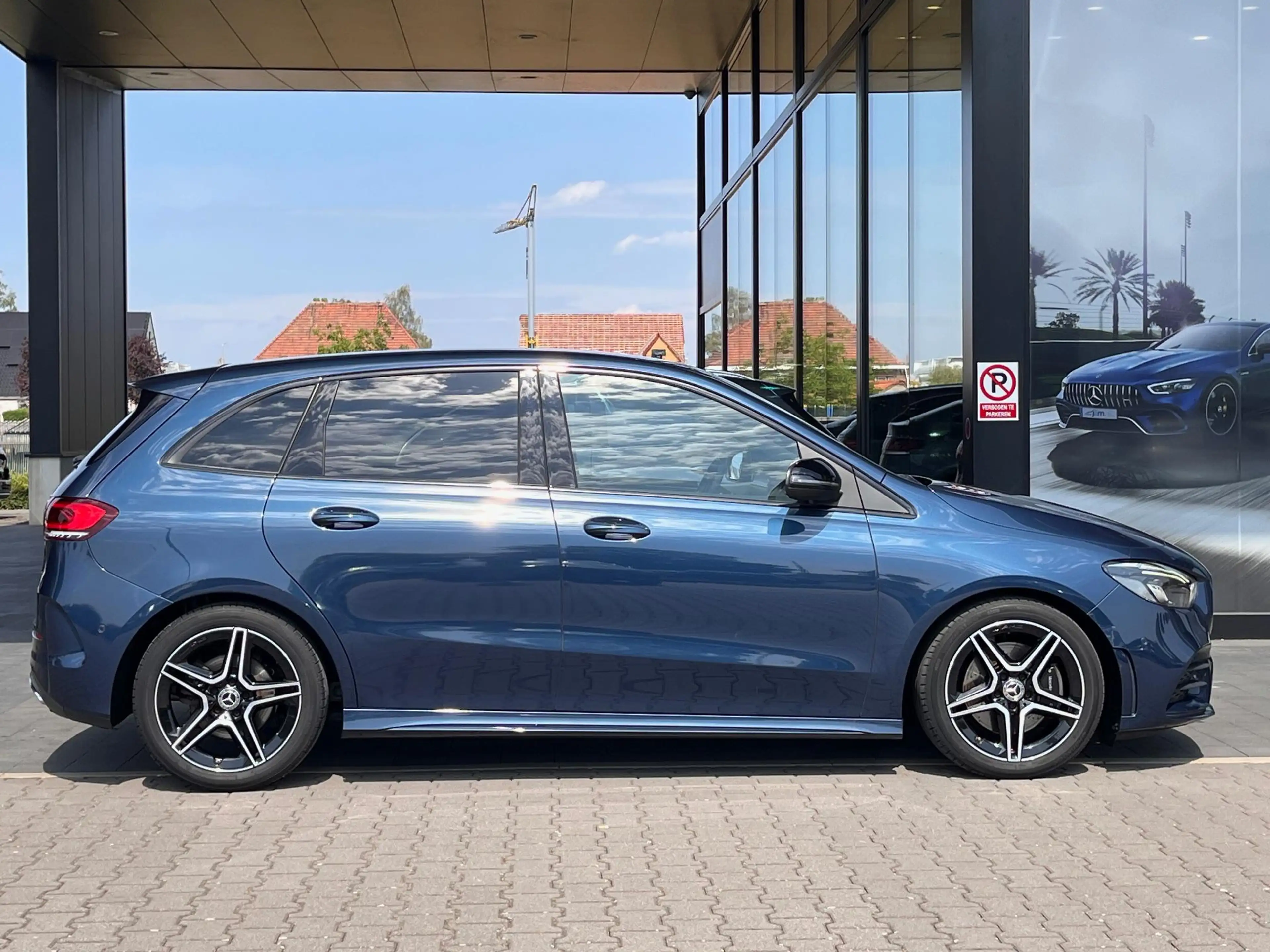 Mercedes-Benz B 220 B 4MATIC AMG — photo 2