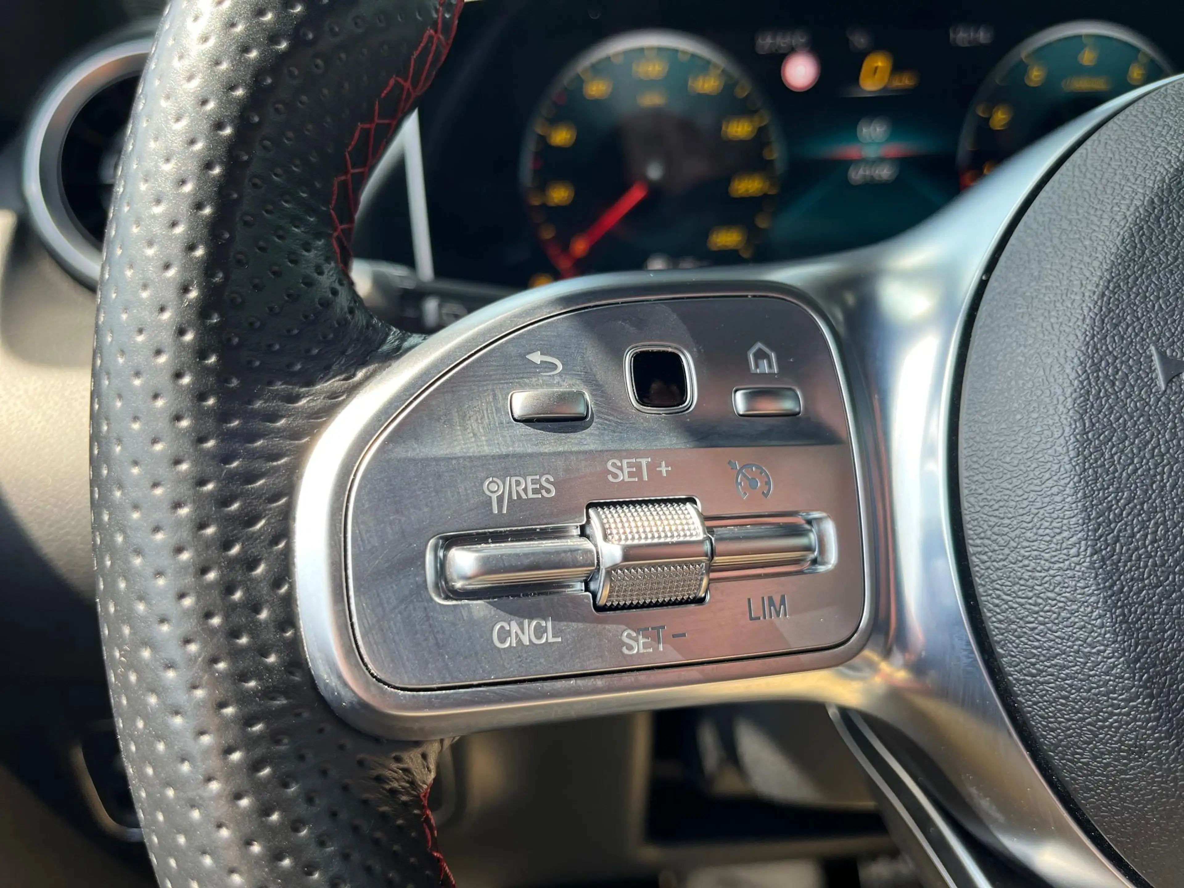 Mercedes-Benz B 220 B 4MATIC AMG — photo 15