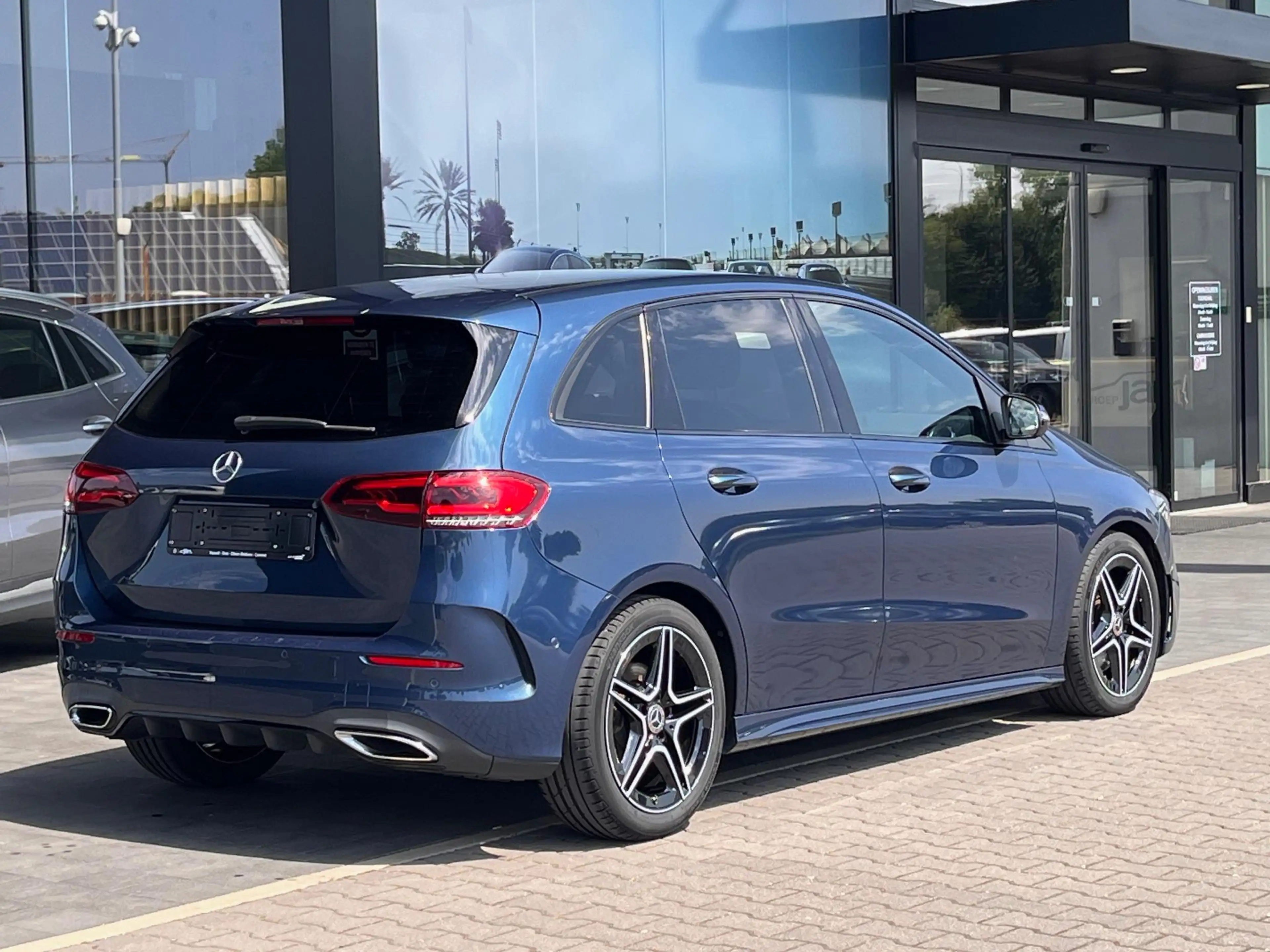 Mercedes-Benz B 220 B 4MATIC AMG — photo 7