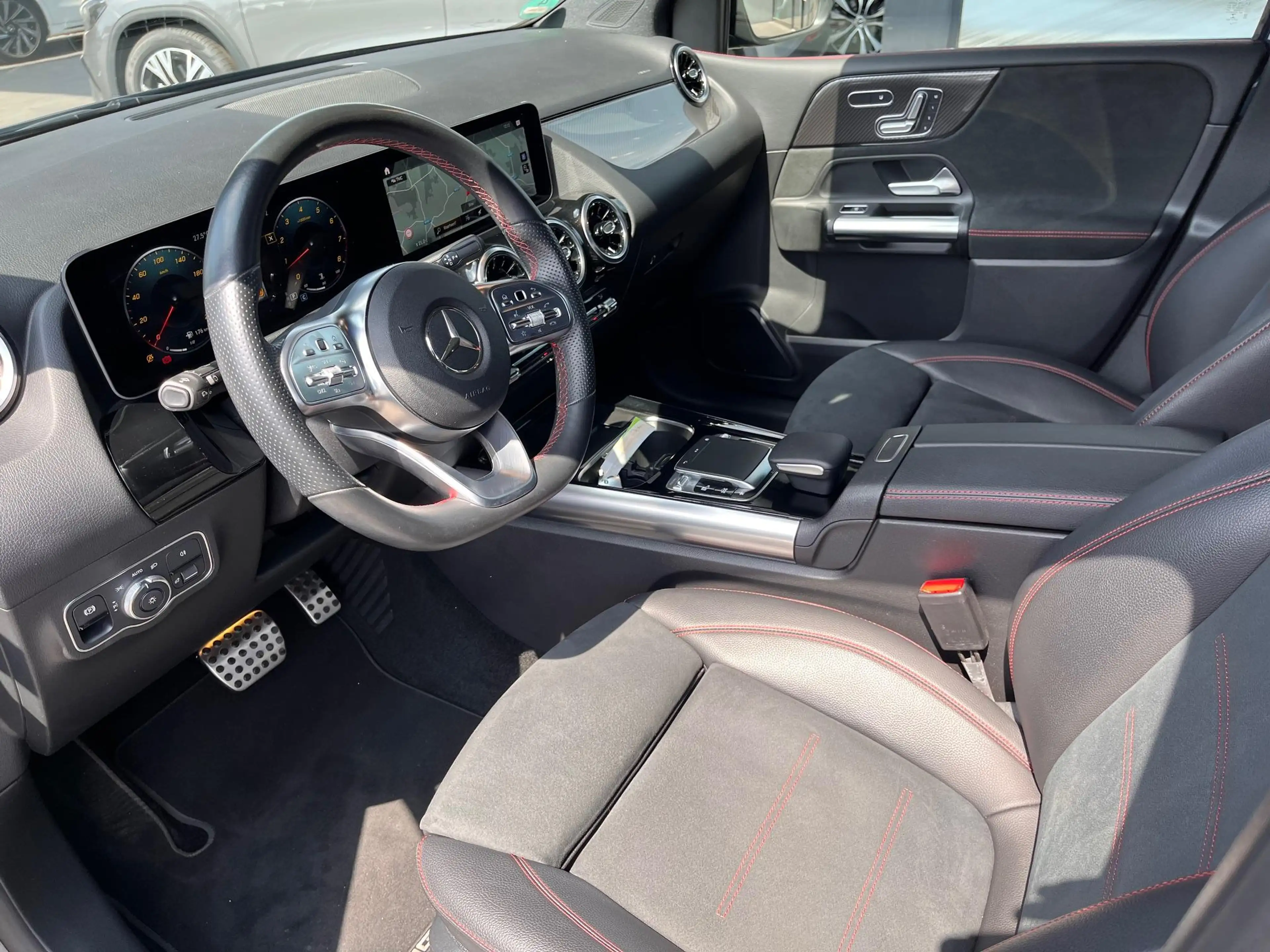 Mercedes-Benz B 220 B 4MATIC AMG — photo 8