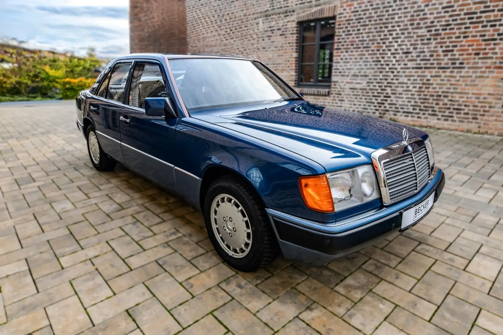 Mercedes-Benz 300 E Limo*2.Hand*Top!*H-Kennz.*Tüv neu* Bleu - 1