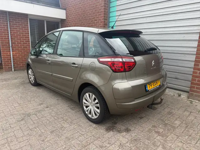 Citroen C4 Picasso view 4