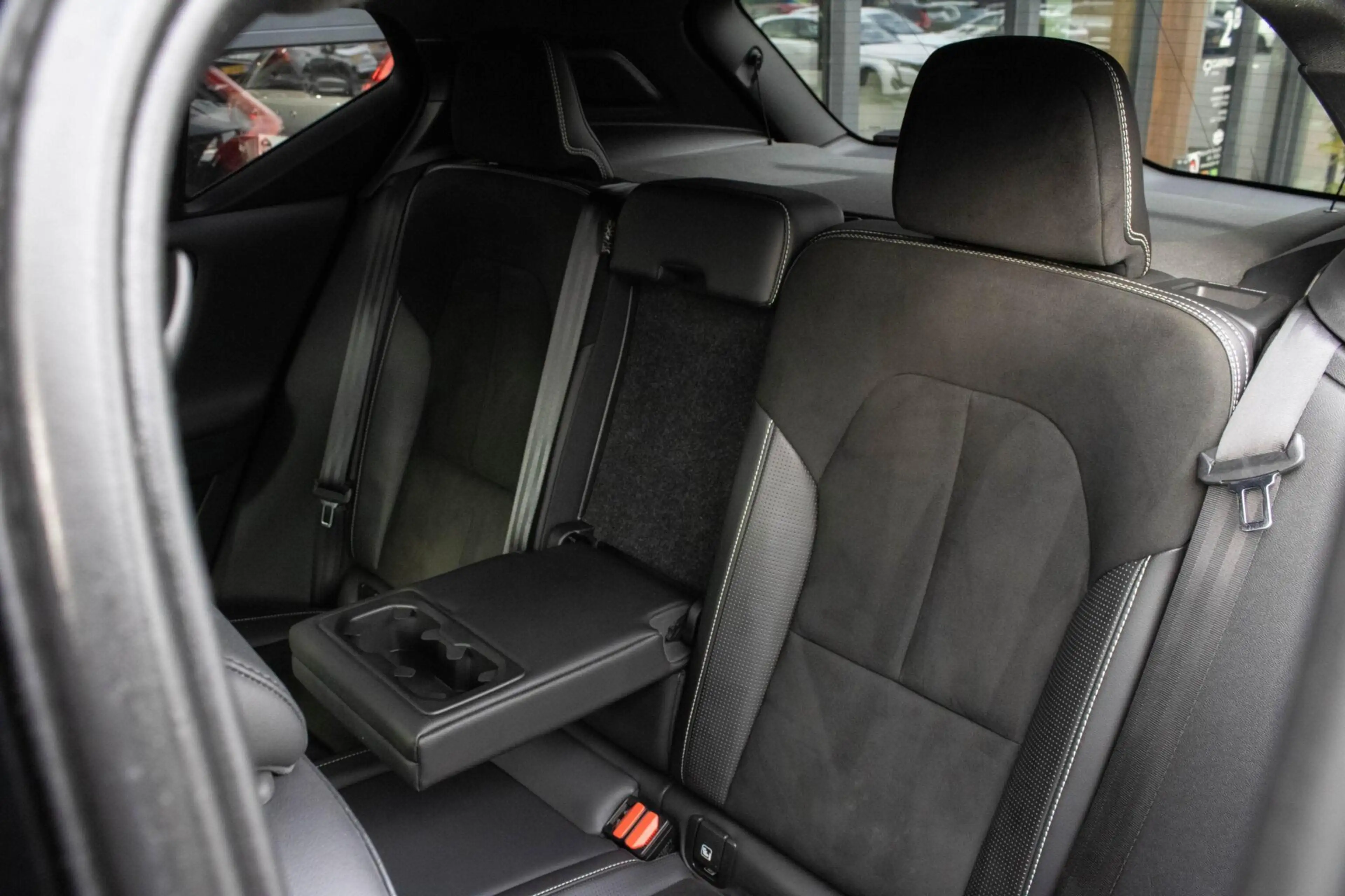 Volvo XC40 1.5 T3 R-Design|Stoelverwarming|Camera|Trekhaak| — photo 37