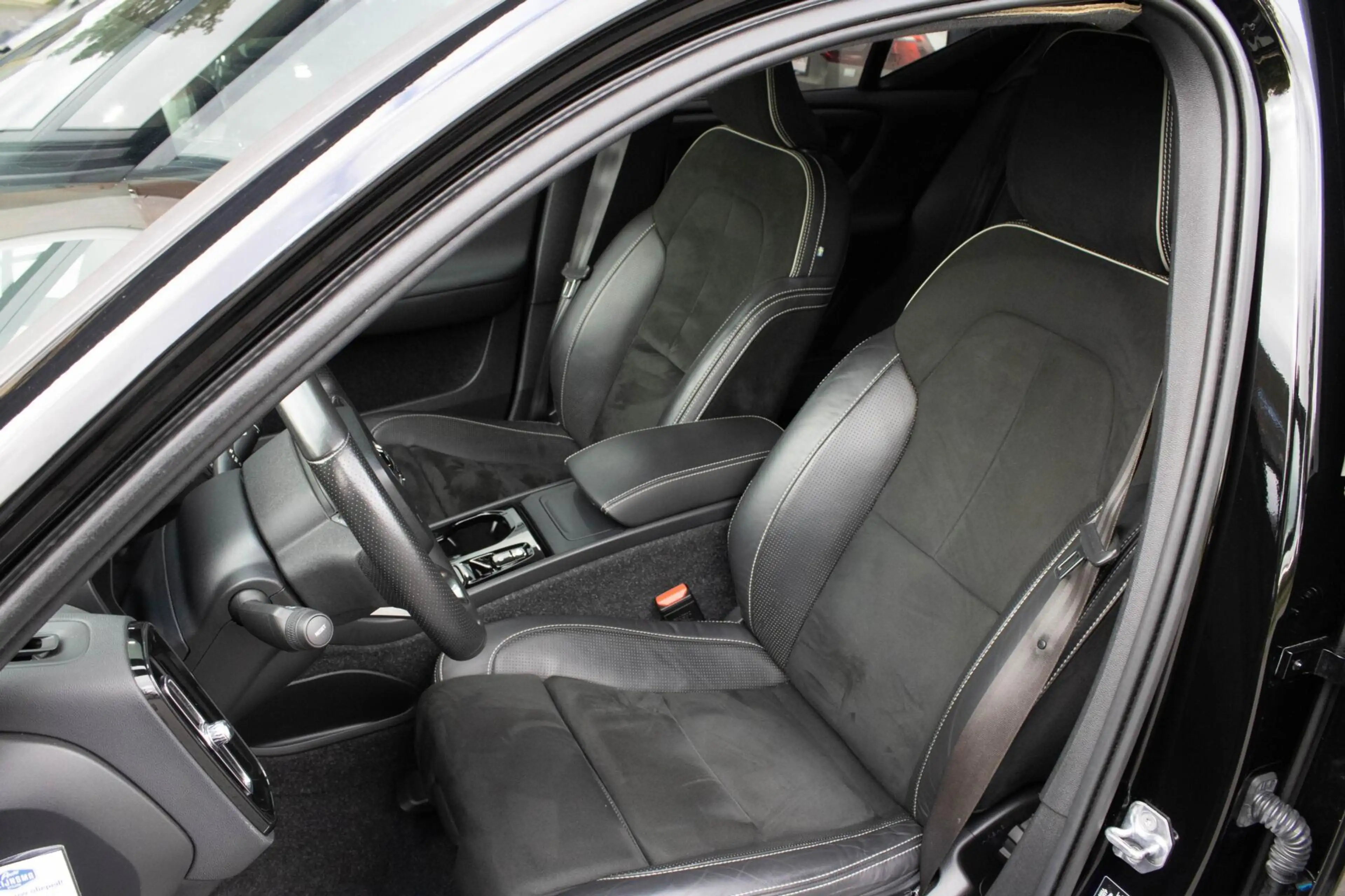 Volvo XC40 1.5 T3 R-Design|Stoelverwarming|Camera|Trekhaak| — photo 18