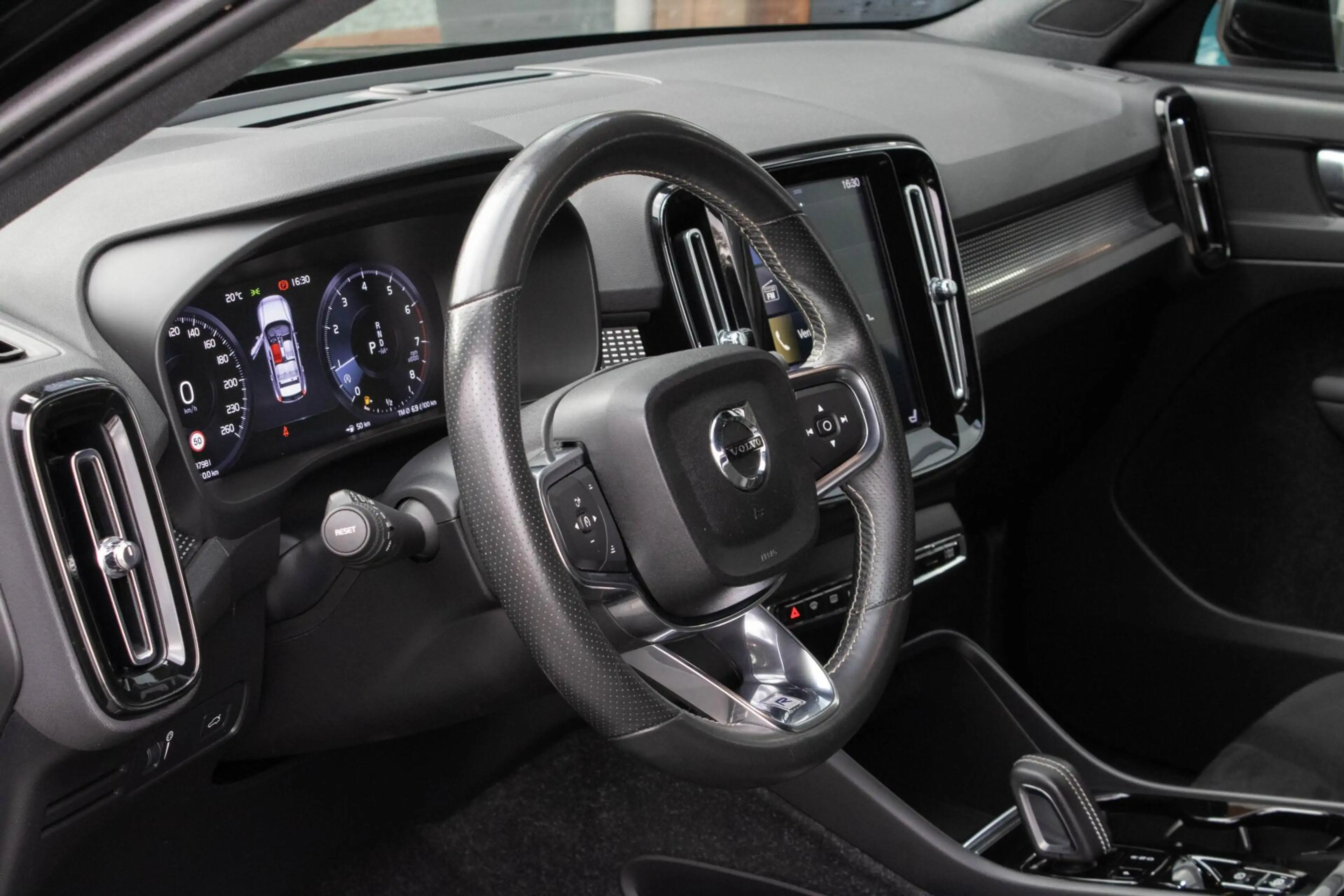 Volvo XC40 1.5 T3 R-Design|Stoelverwarming|Camera|Trekhaak| — photo 15