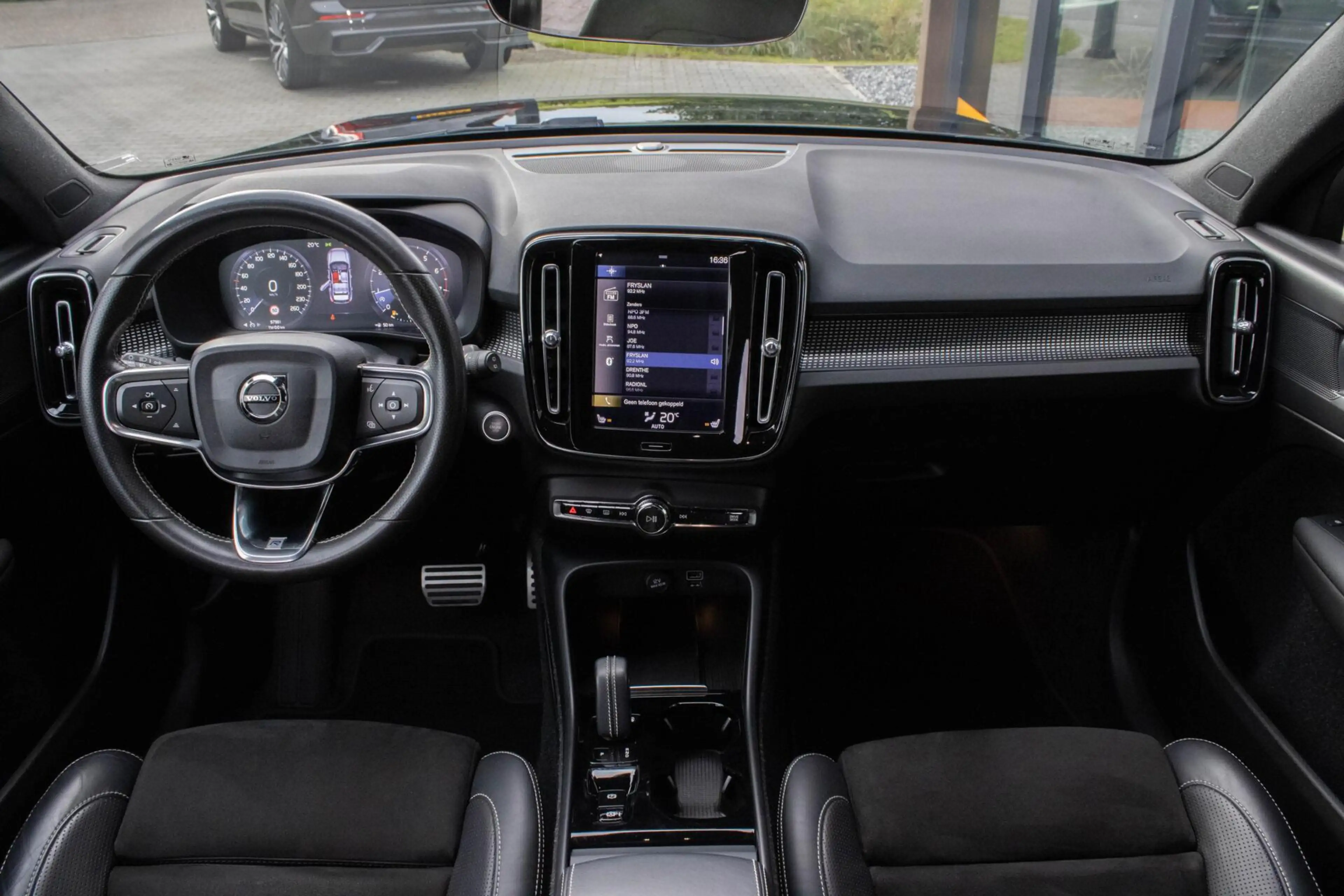 Volvo XC40 1.5 T3 R-Design|Stoelverwarming|Camera|Trekhaak| — photo 16