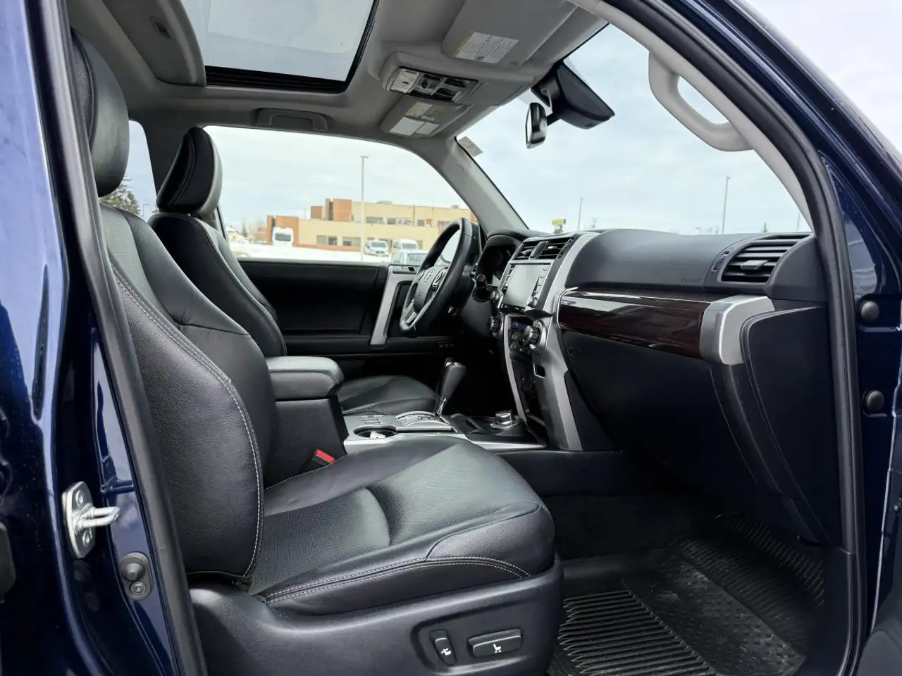 Toyota 4-Runner снимка Toyota 4-Runner