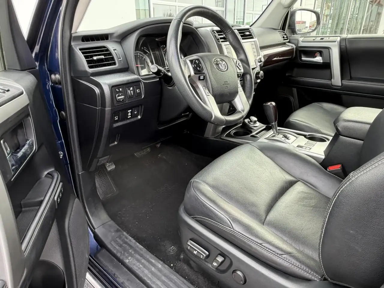 Toyota 4-Runner снимка Toyota 4-Runner