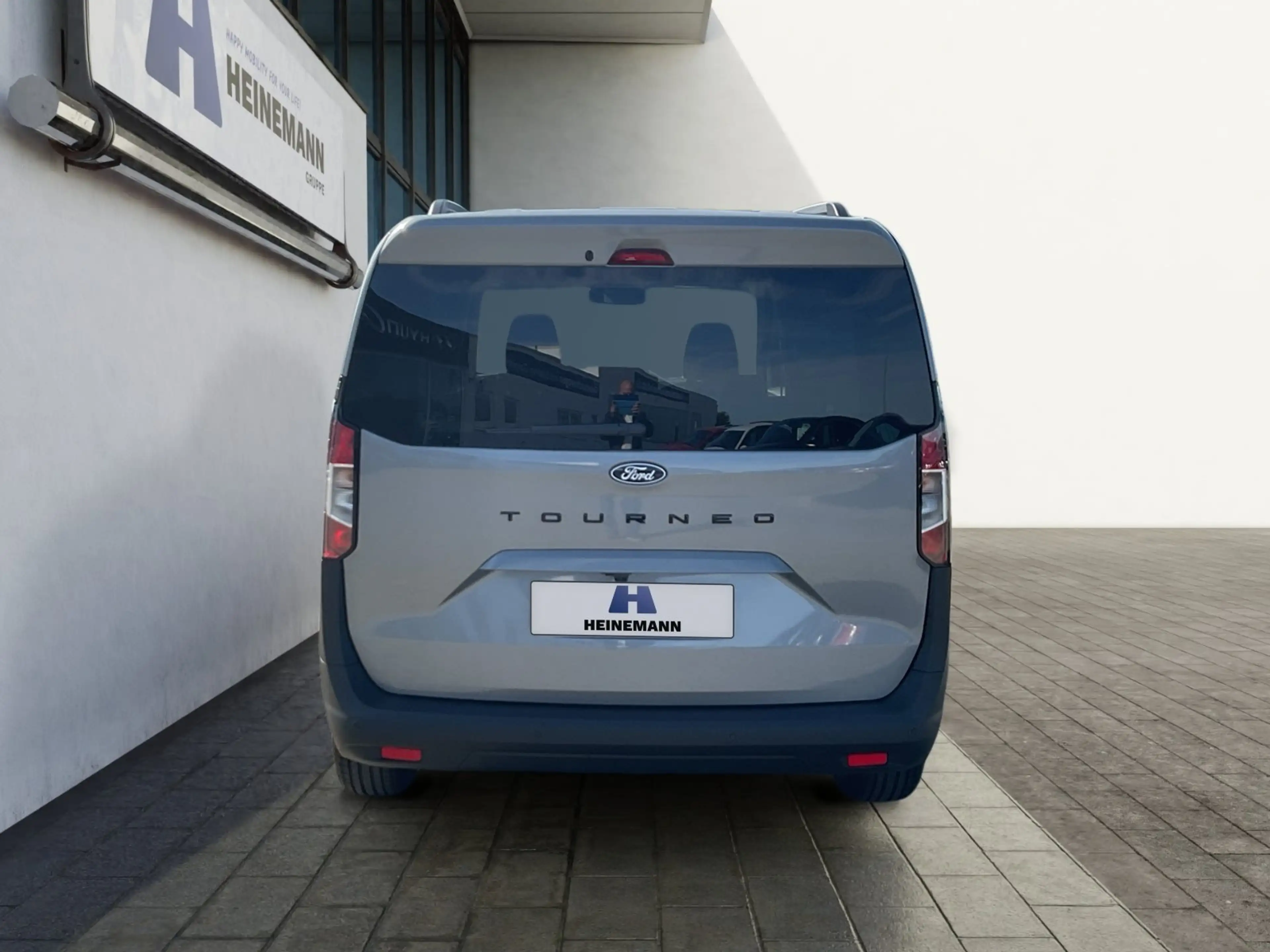 Ford Tourneo Courier Titanium*Automatic*Kamera*CLIMATRONIC*WinterPak* — photo 4