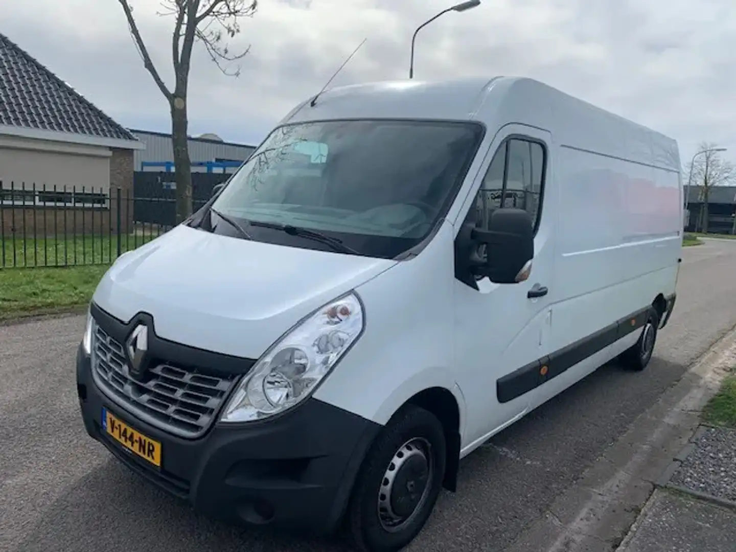 Renault Master T35 2.3 dCi L3H2 airco Euro 6 Wit - 2