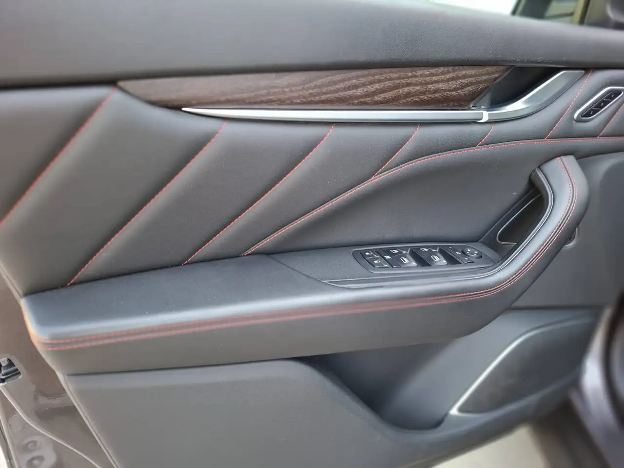 Maserati Levante 2023 — фото 11