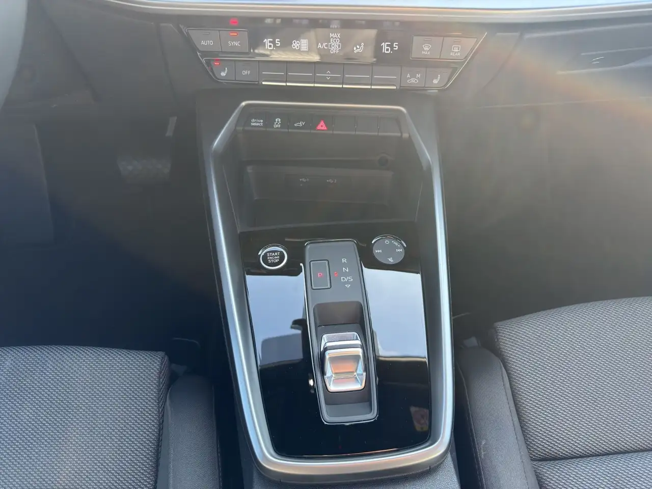 Audi A3 45 TFSI e S LINE *NAVI*LED*AHK*VC* 7
