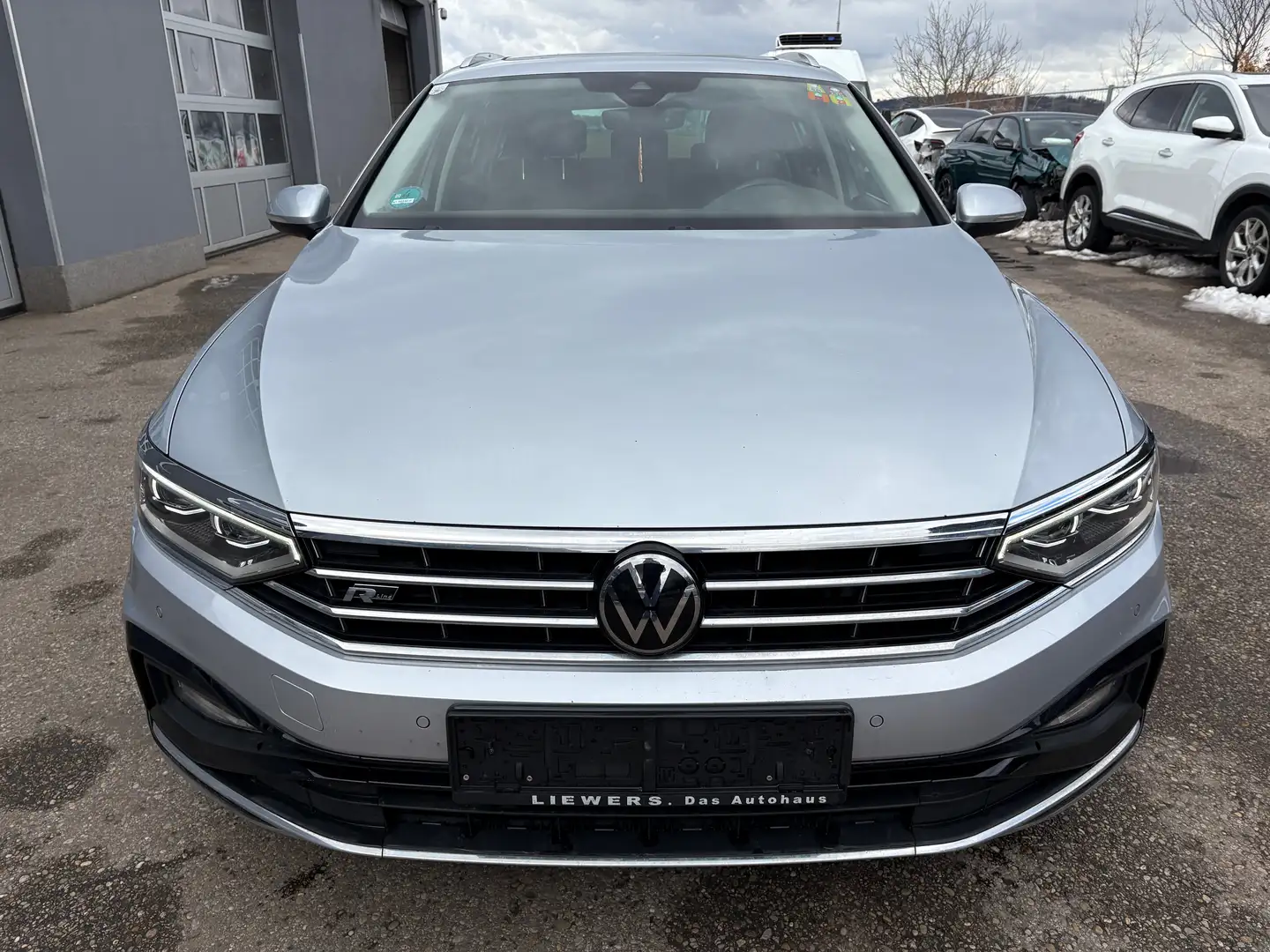 Volkswagen Passat Variant R-LINE Grau - 2