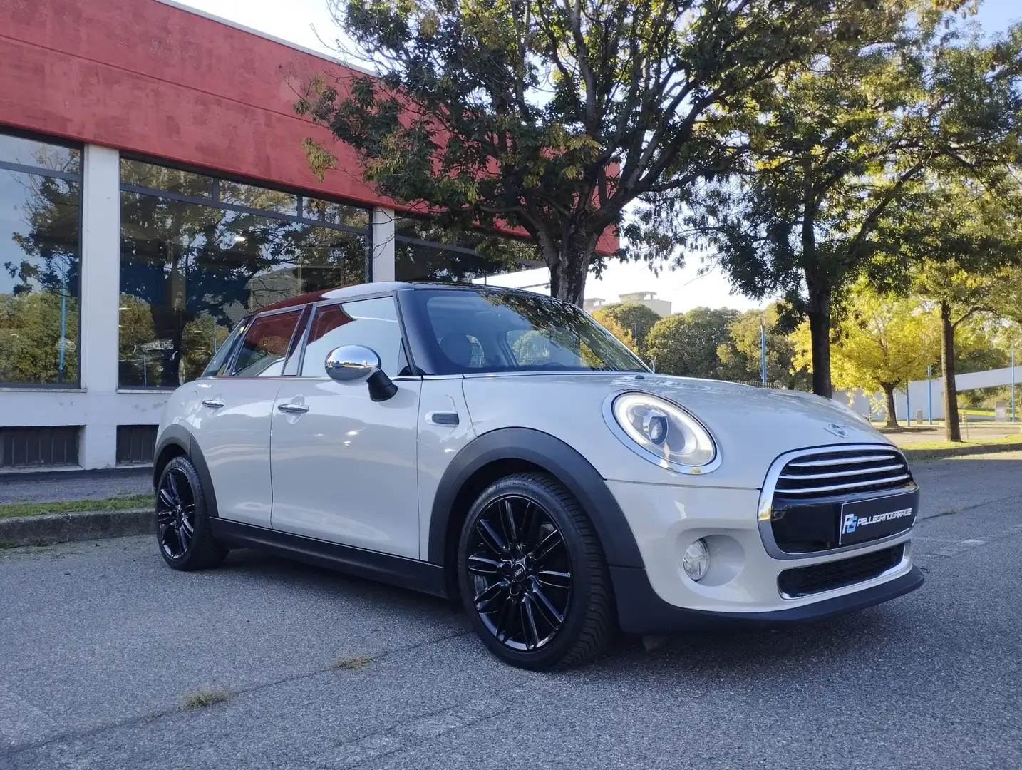 MINI Cooper D 1.5 Business 5p auto Grigio - 1