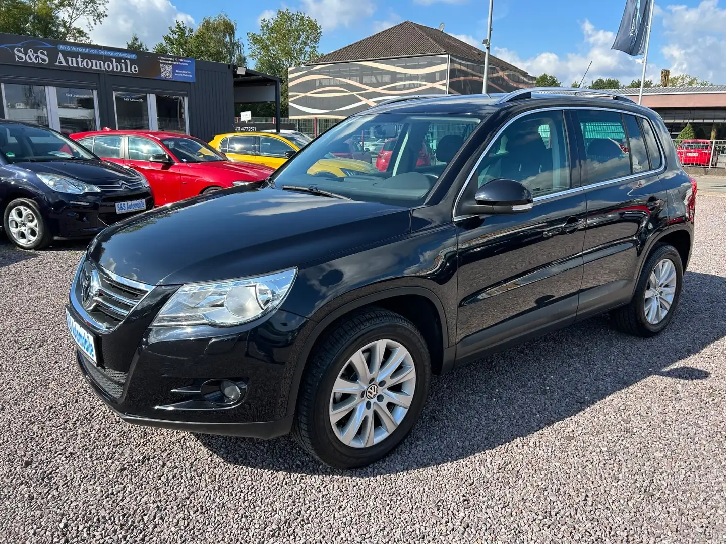 Volkswagen Tiguan Sport & Style 4Motion *Automatik* Schwarz - 1