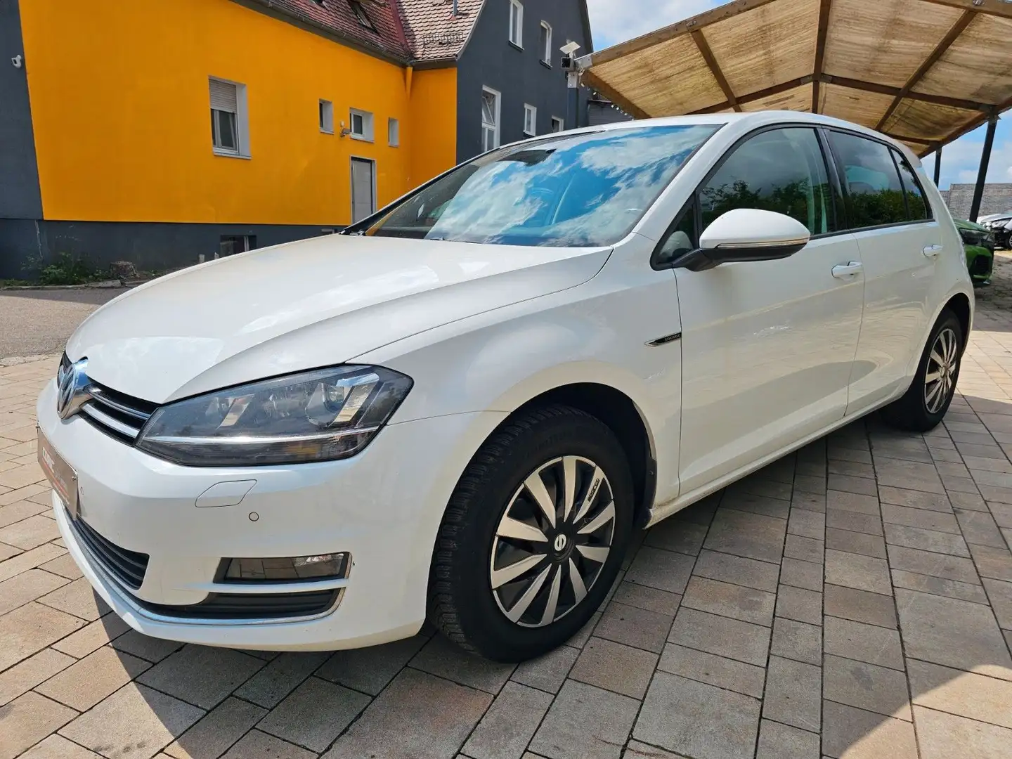 Volkswagen Golf VII Lim. Lounge BMT Weiß - 2