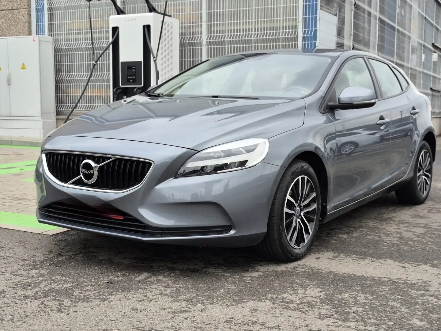 Volvo V40 V40 Momentum BLACK EDITION KIT ETE/HIVER! Gris - 2