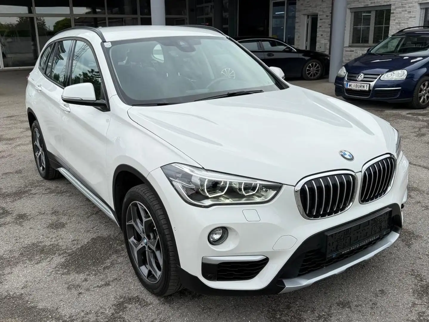 BMW X1 sDrive 18 i xLine Aut. Weiß - 2
