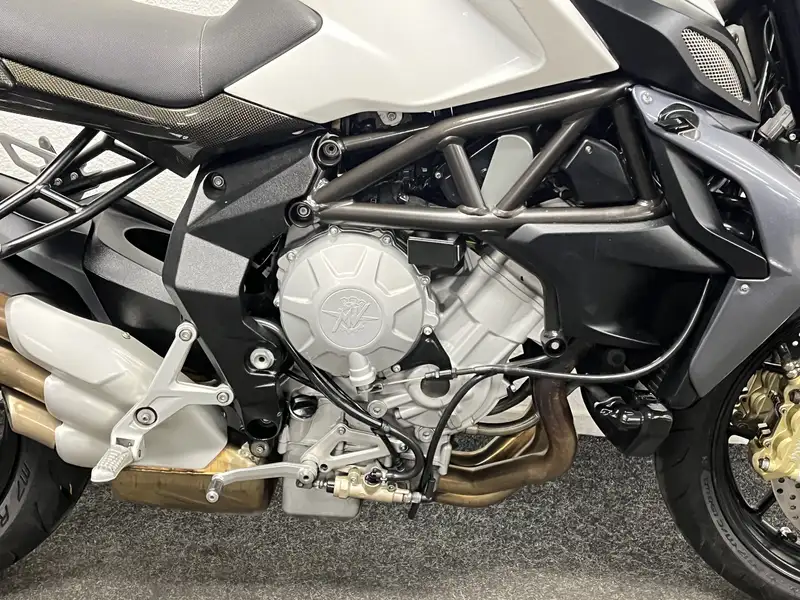 MV Agusta Brutale 675 - foto 6
