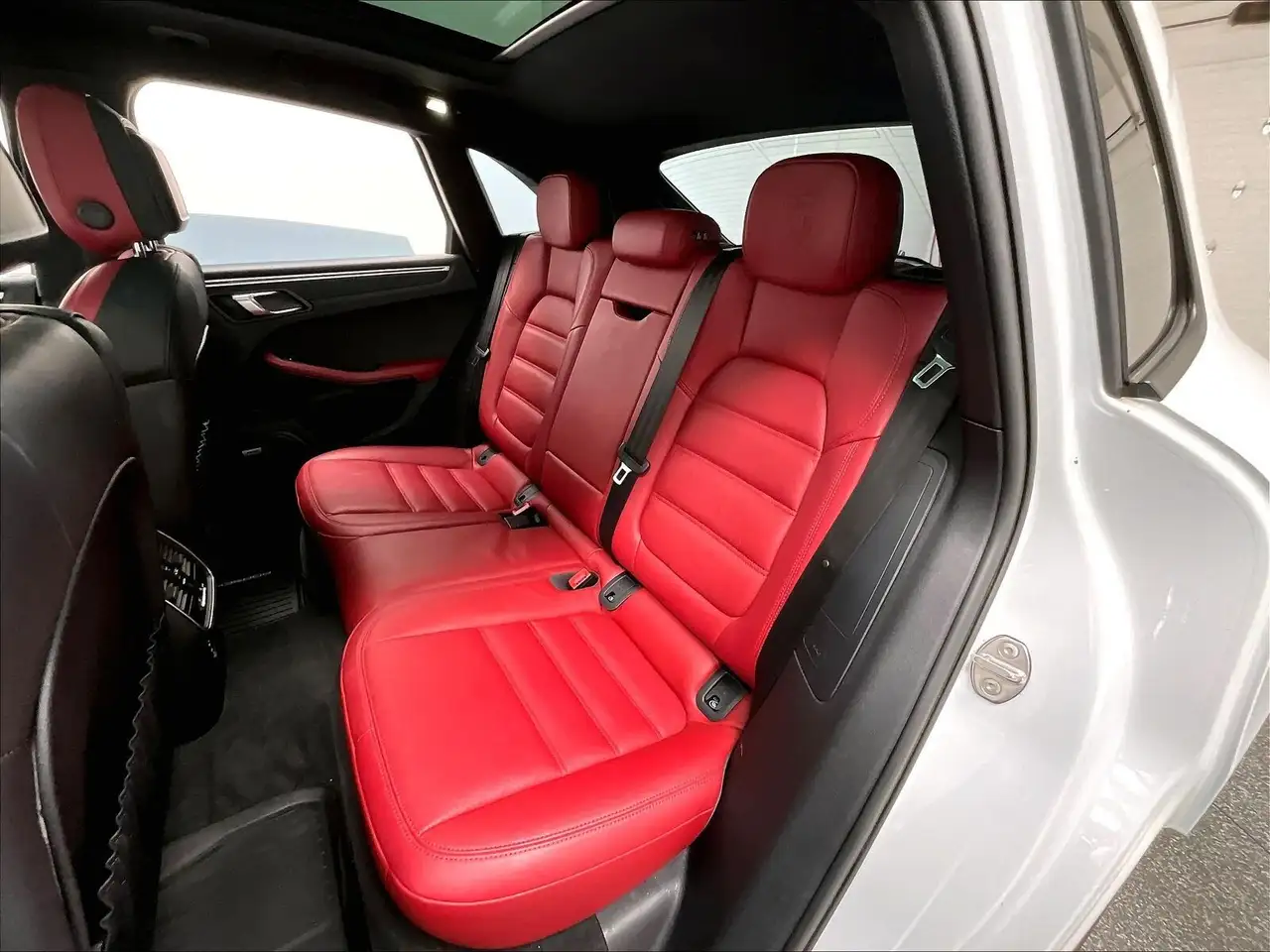 Porsche Macan снимка Porsche Macan