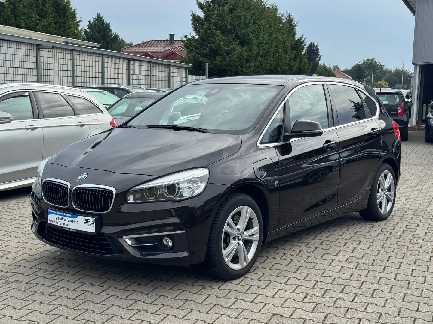 BMW 225 xe Automatik Hybrid Luxury Line Braun - 1