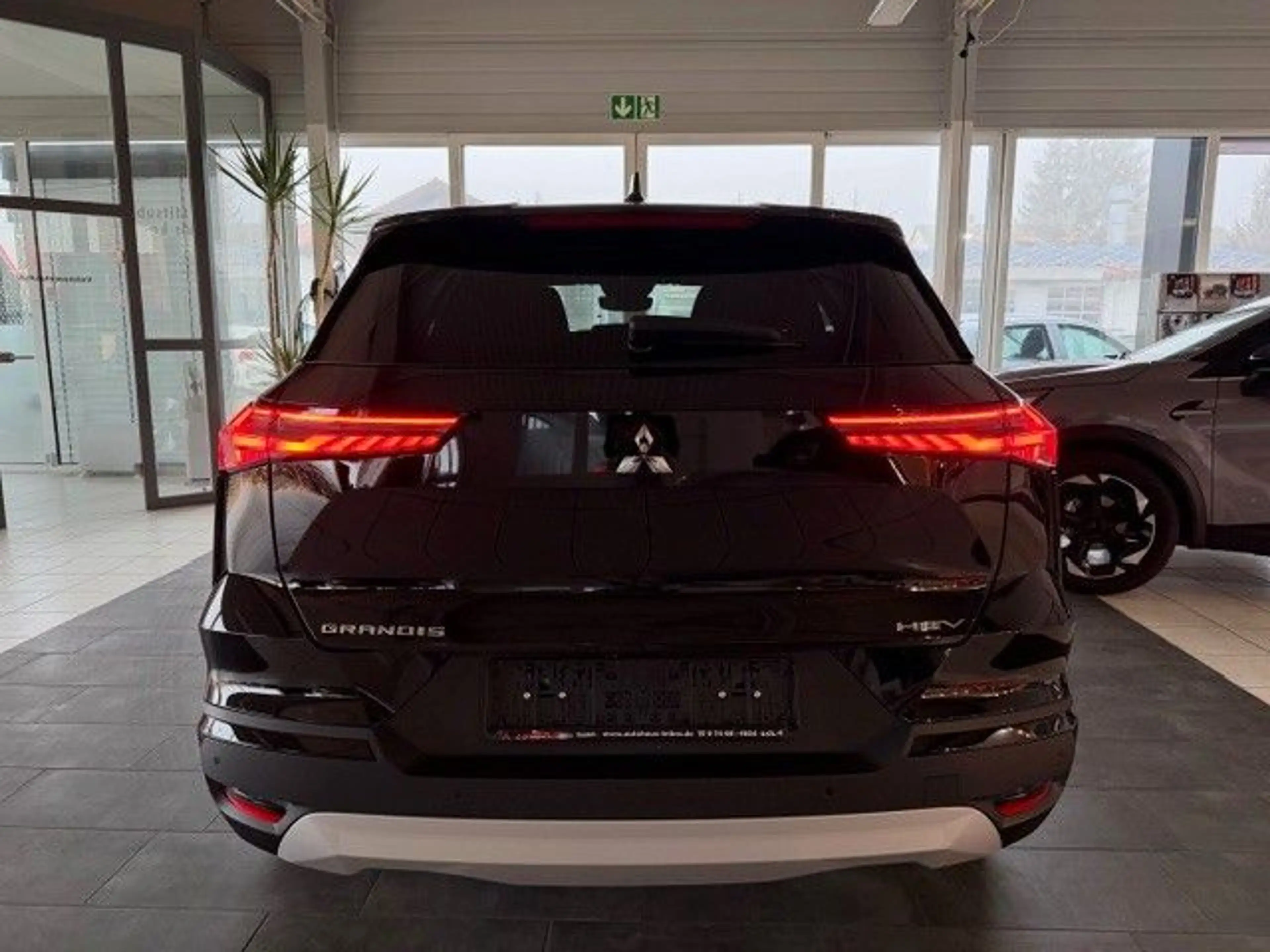 Mitsubishi Grandis 1.8 Hybrid Benziner Intro Edition — photo 6