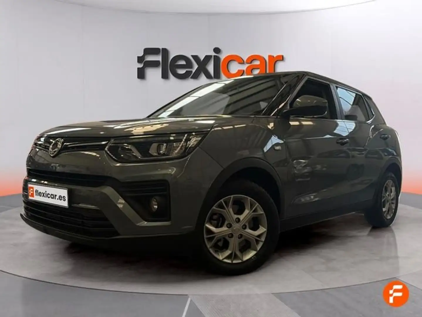 SsangYong Tivoli G12 Urban Plus 4x2 Gris - 2