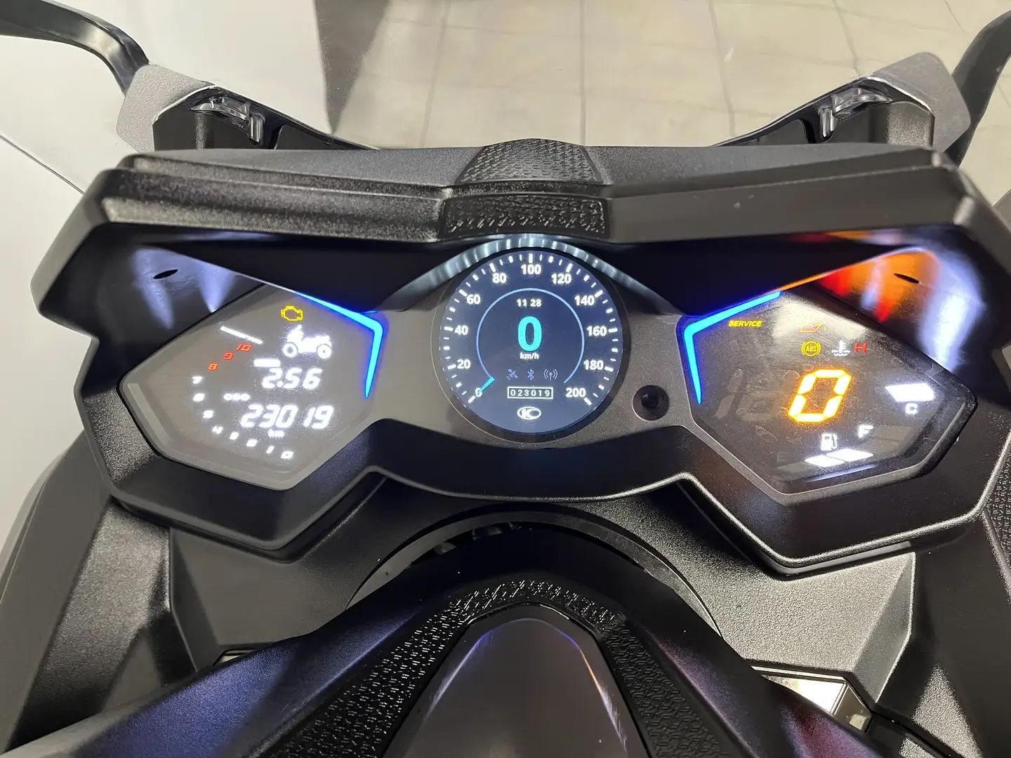 Kymco AK 550 Negro - 2