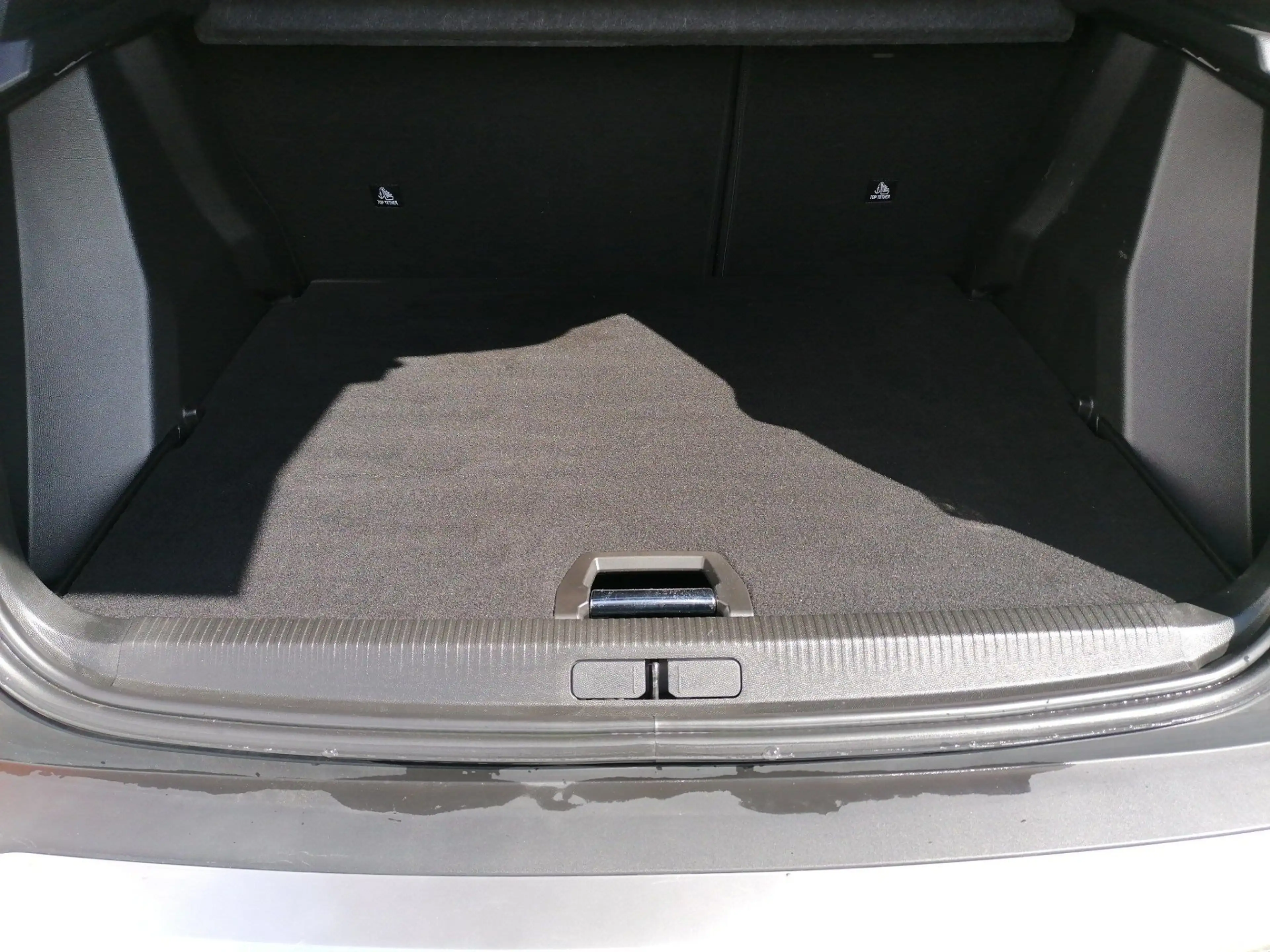 Peugeot 2008 1.2 PureTech 130 GT LED Navi PDC Schiebed. — photo 12