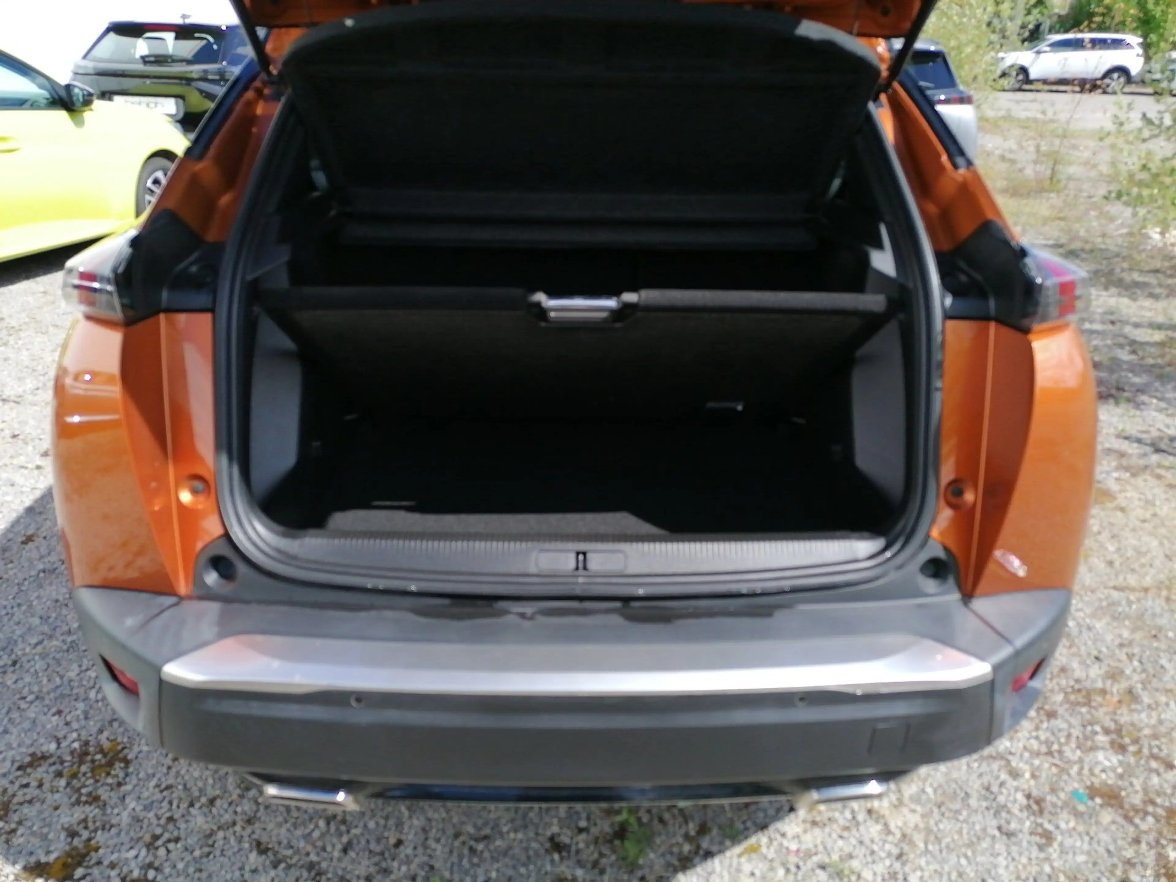 Peugeot 2008 1.2 PureTech 130 GT LED Navi PDC Schiebed. — photo 13
