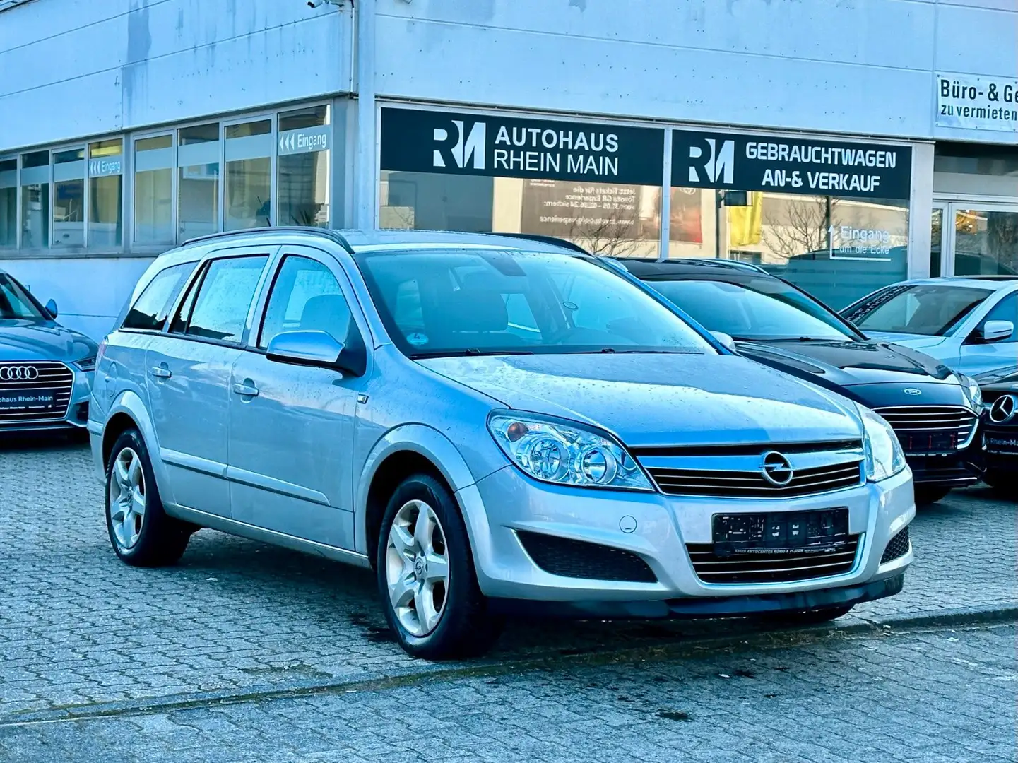 Opel Astra H 1.8*Navi*Ahk*Klima*LPG Silber - 1