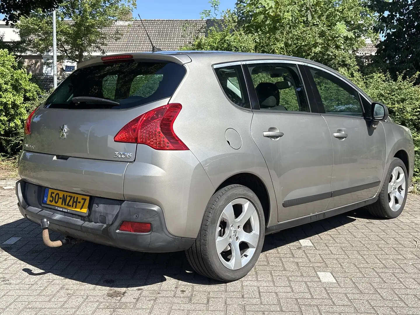 Peugeot 3008 1.6 VTi ST | Pano | Climate | Cruise | Navi | PDC Grijs - 2