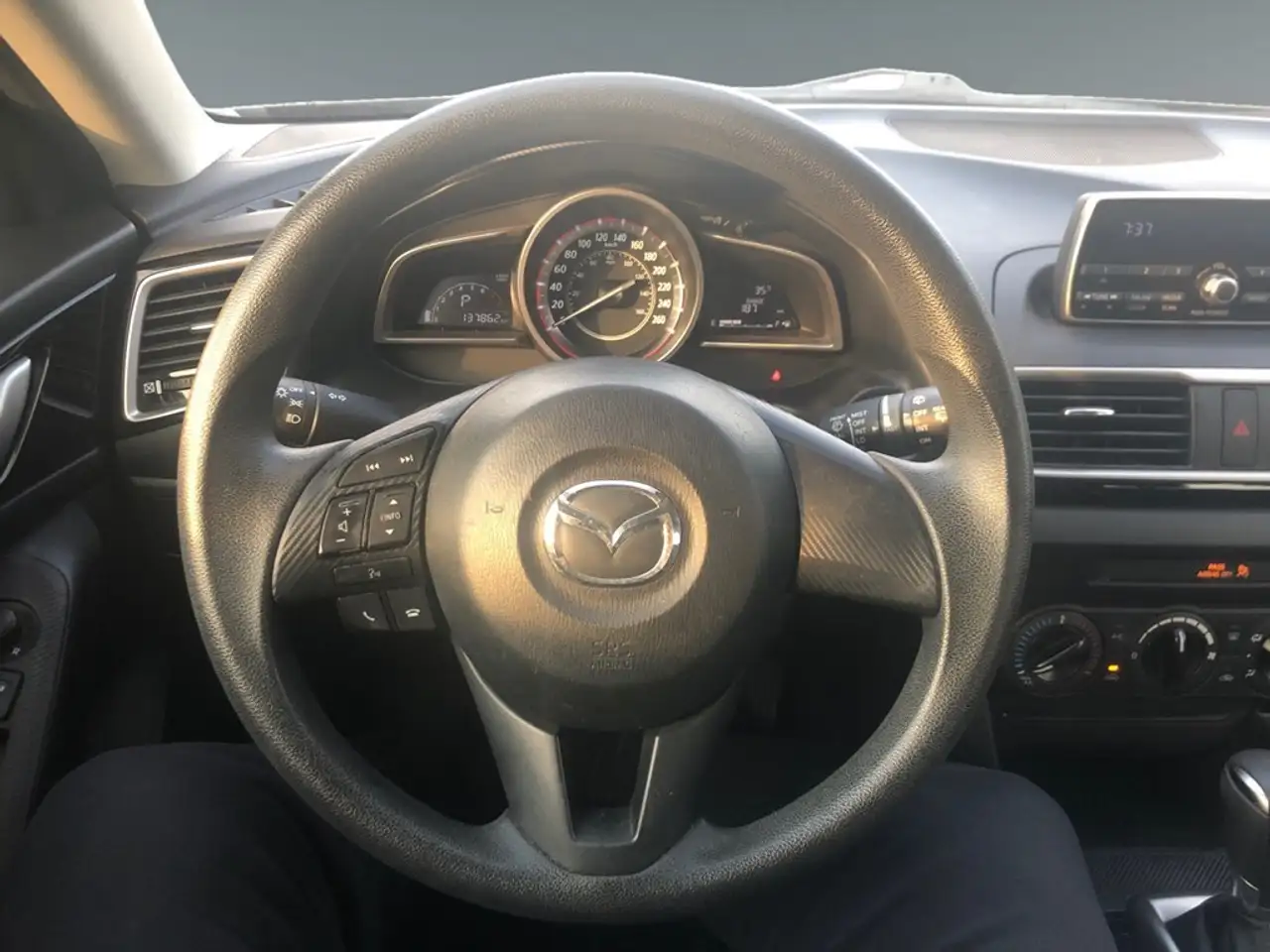 Mazda 3 снимка Mazda 3