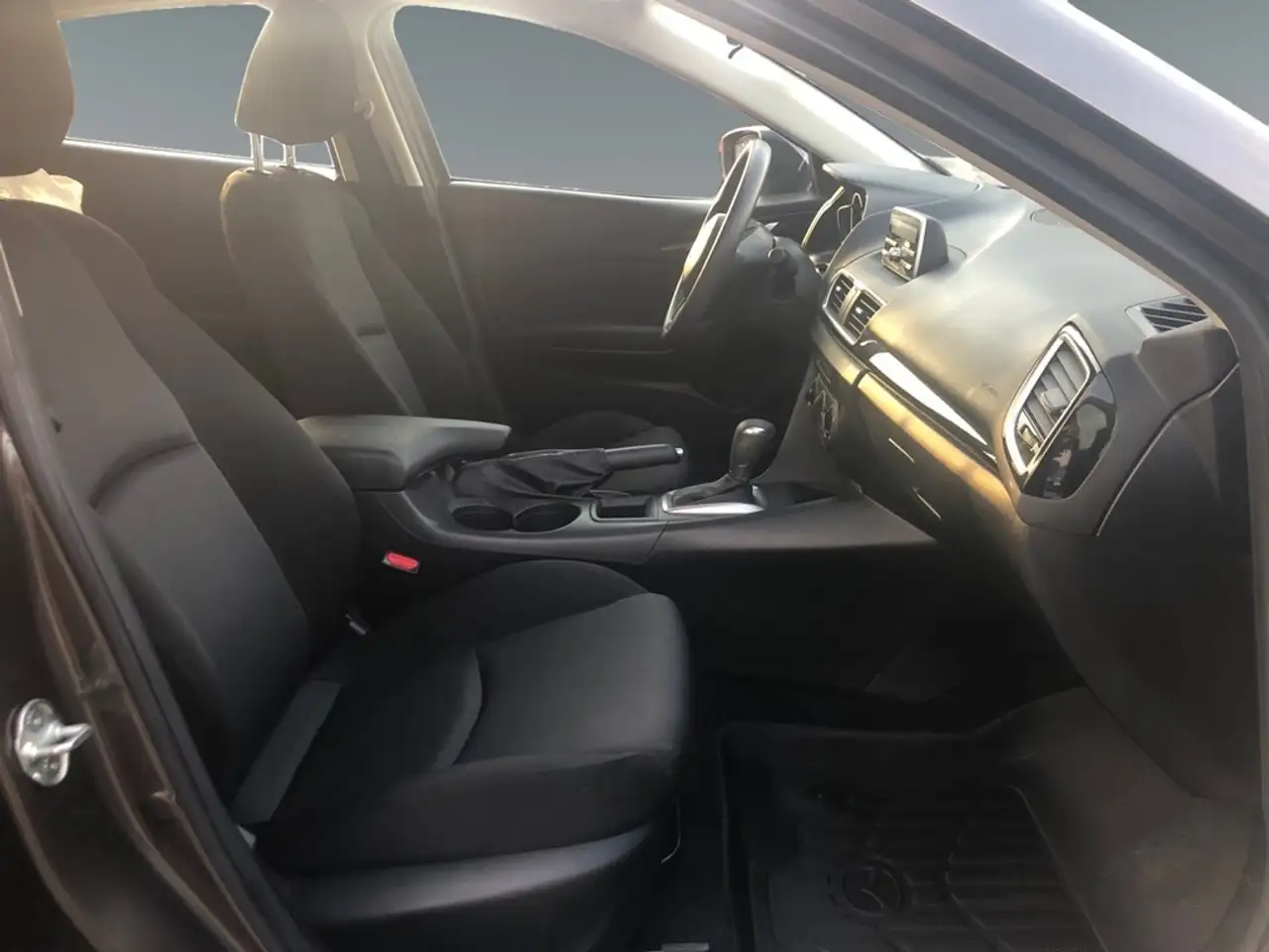 Mazda 3 снимка Mazda 3