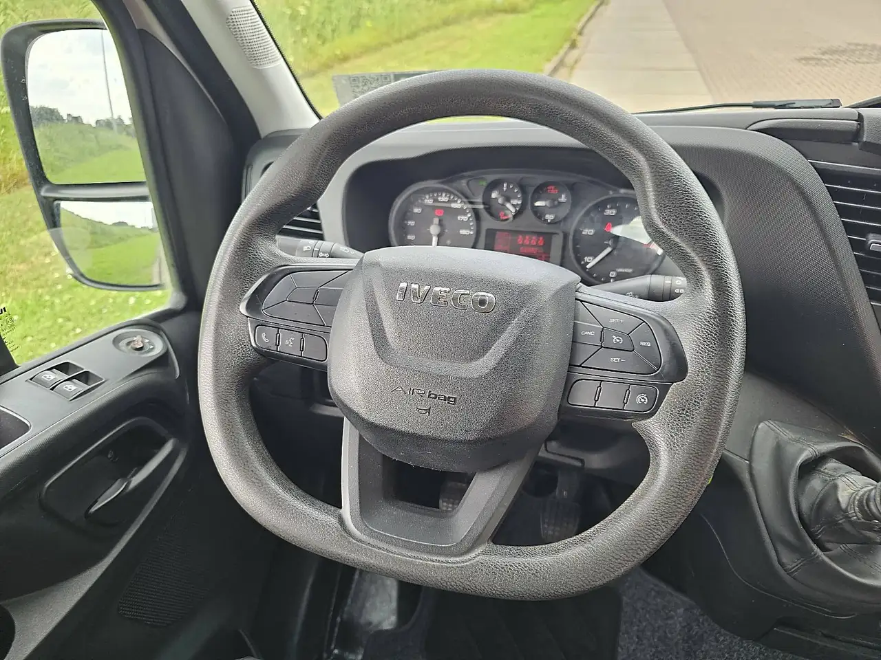 Iveco Daily 2022 — фото 10