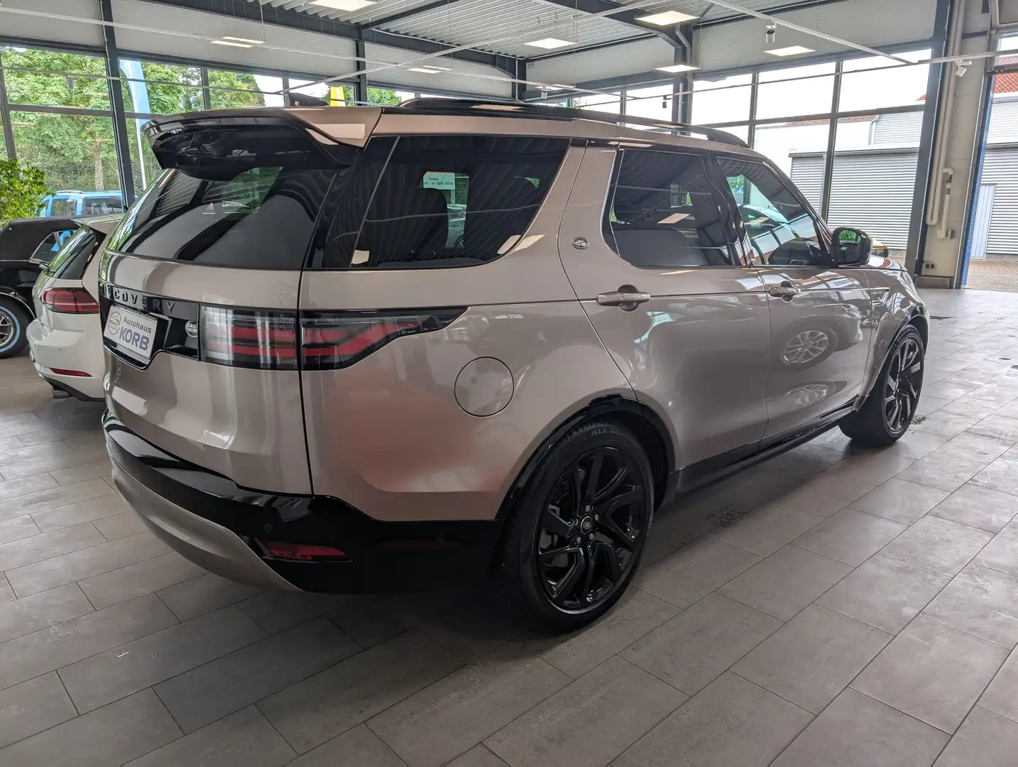 Land Rover Discovery D250 R-Dynamic SE Brąz - 2