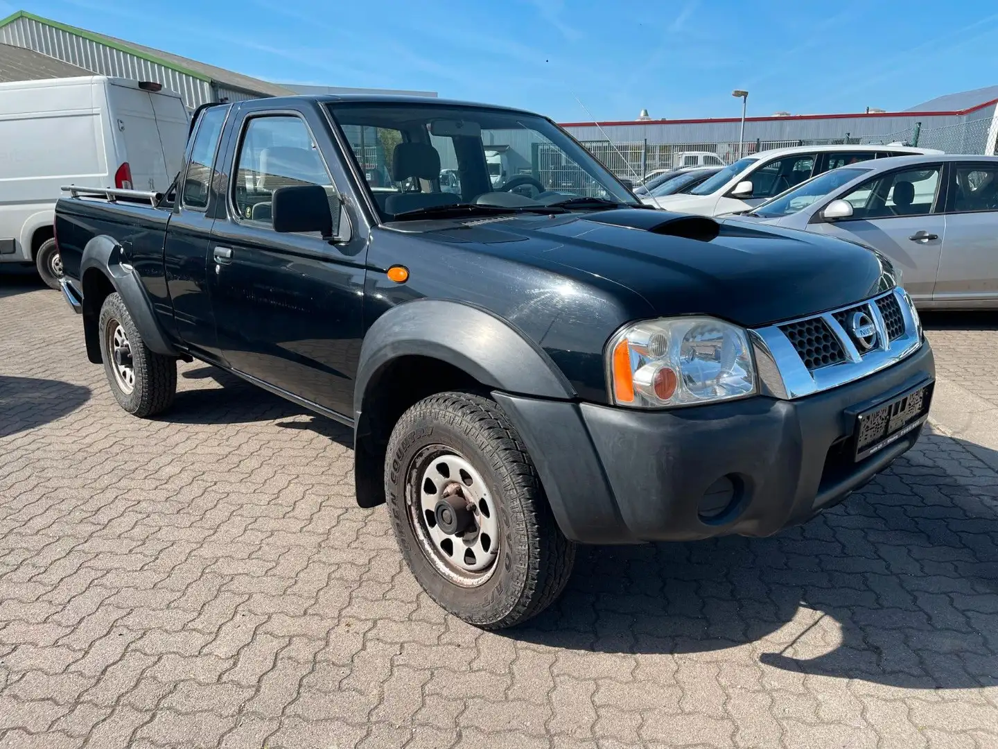 Nissan Pick Up Pickup King Cab Profi 4X4 ORGINAL 142 TKM Zwart - 1
