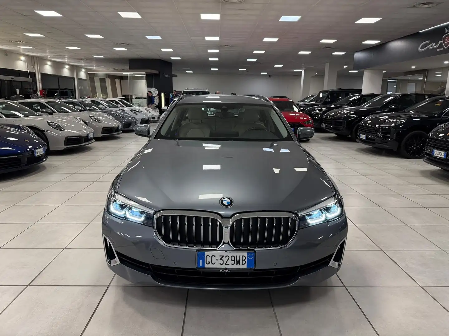 BMW 520 d Touring mhev 48V Luxury auto Grigio - 2