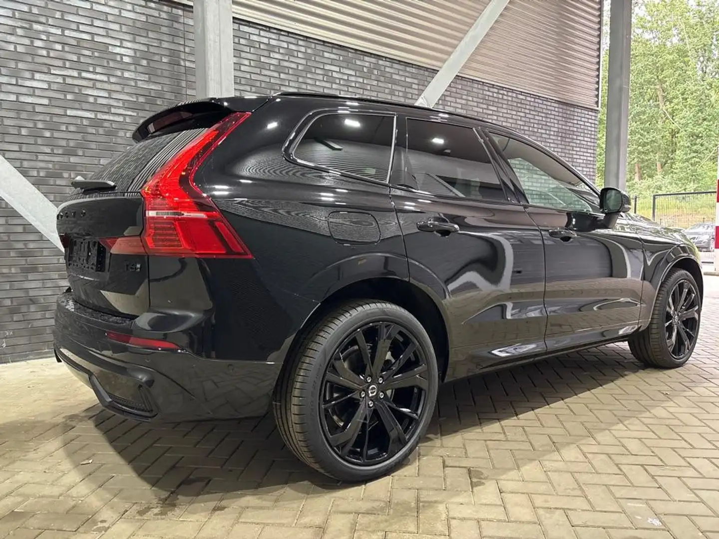 Volvo XC60 T6 Plug-in hybrid Plus Black Edition | Bowers&Wilk Zwart - 2