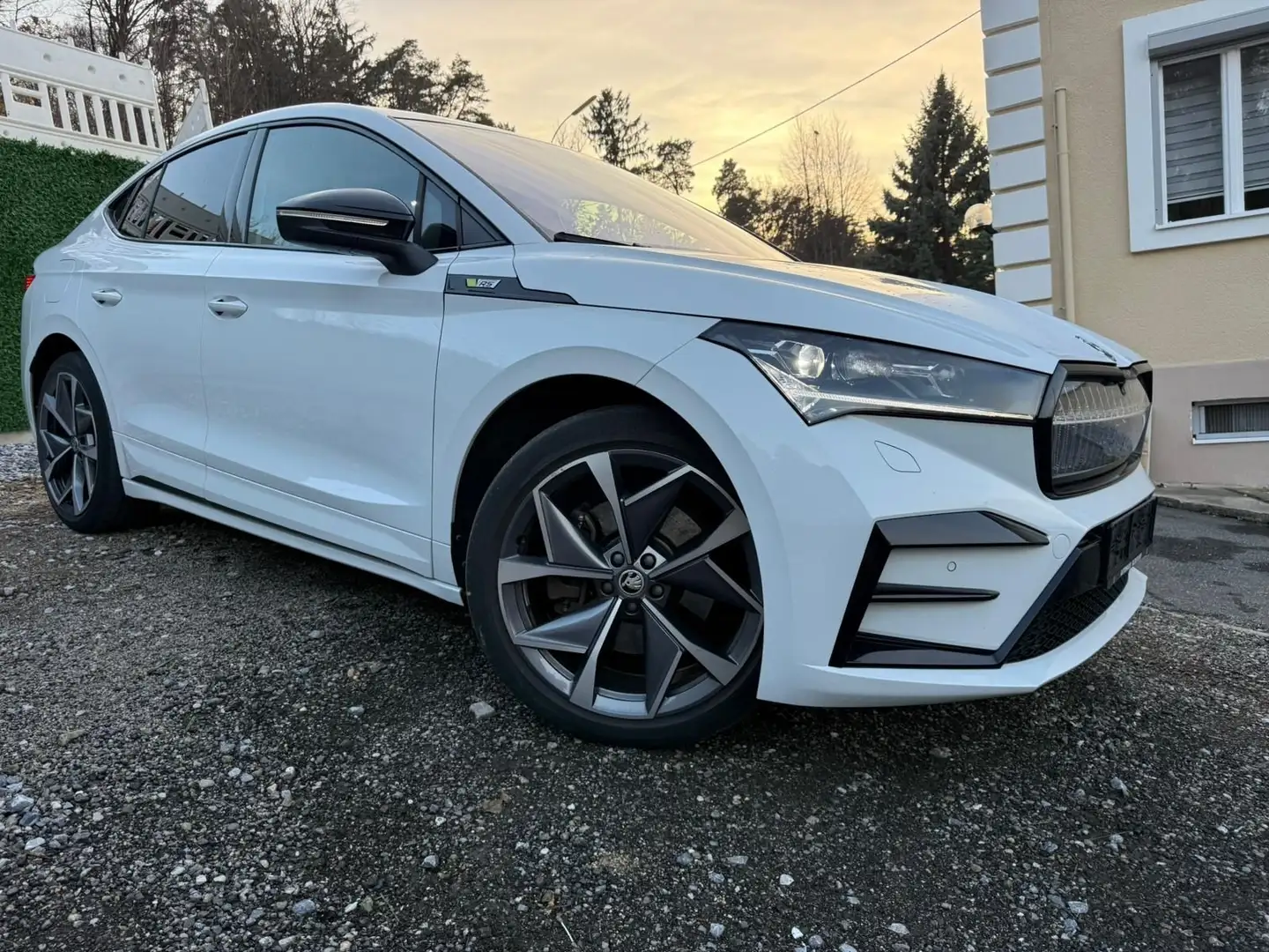 Skoda Enyaq ENYAQ COUPE RS SUITE*LEDER*APLLE*NAVI*VOLL*VRS* Weiß - 1