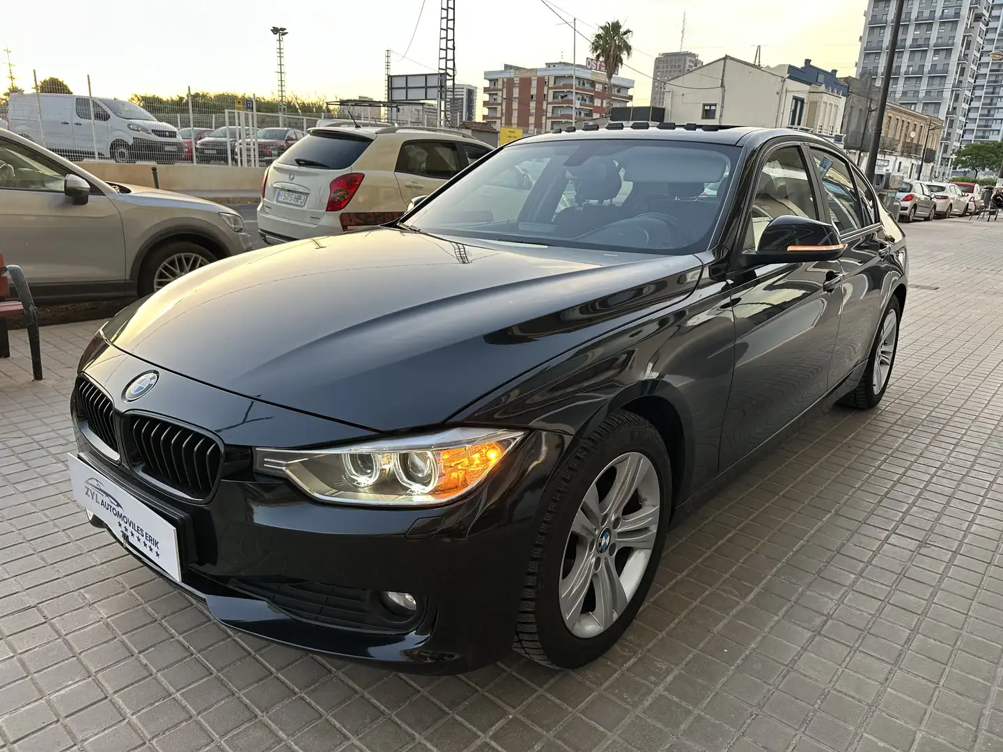 BMW 320 320d xDrive Luxury - 2