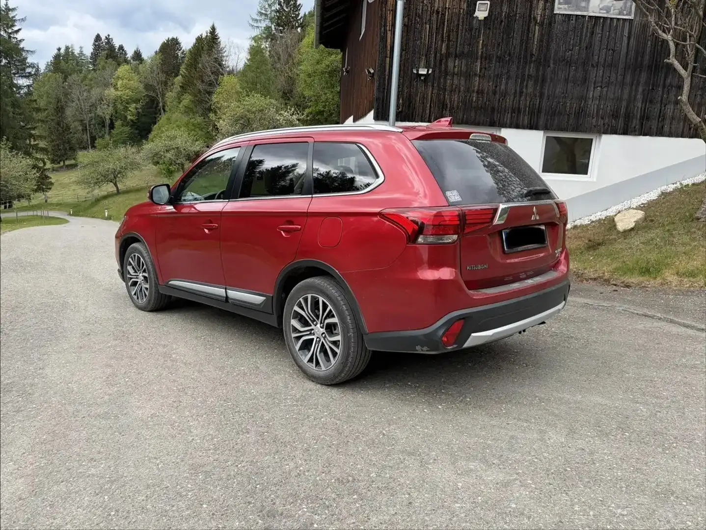 Mitsubishi Outlander 2.2 DI-D 4WD Automatik Instyle Rot - 2
