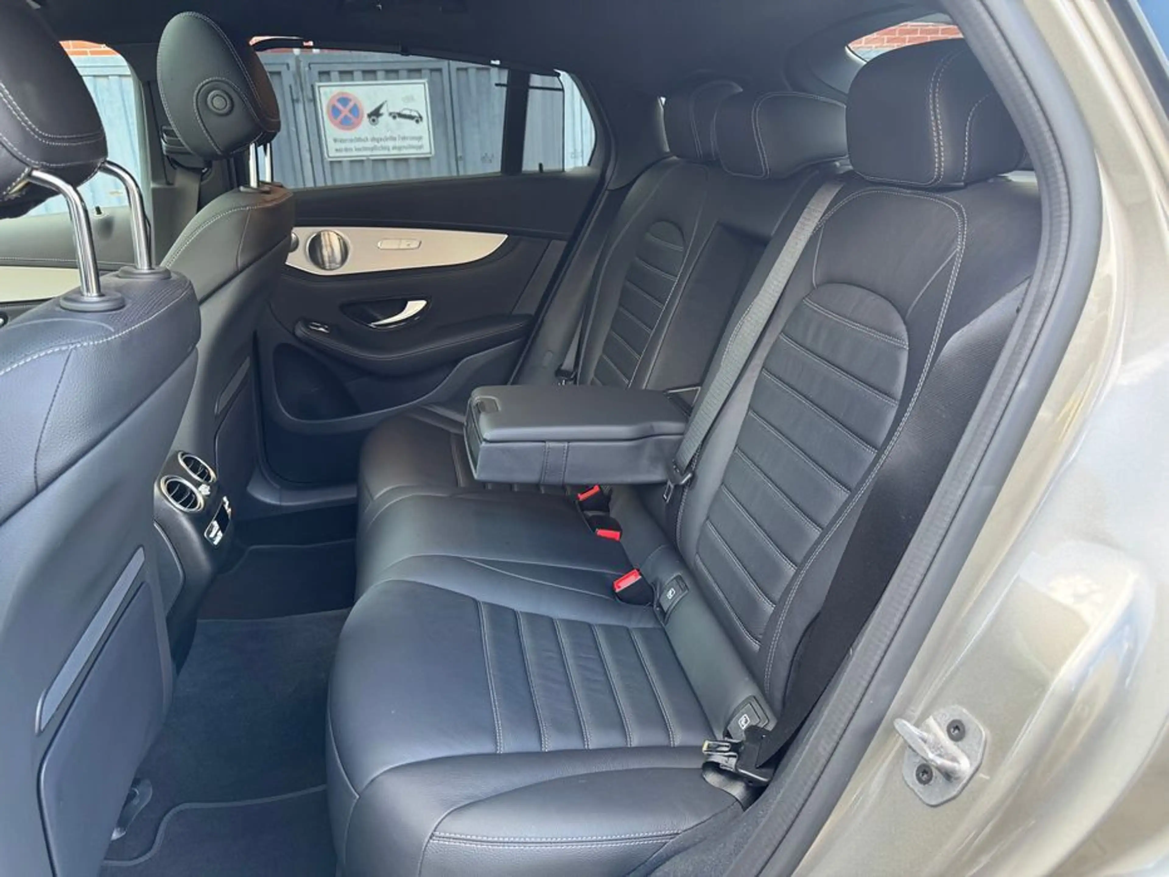 Mercedes-Benz GLC 400 d Coupe 4Matic Stdhz 360° Burmester — photo 11